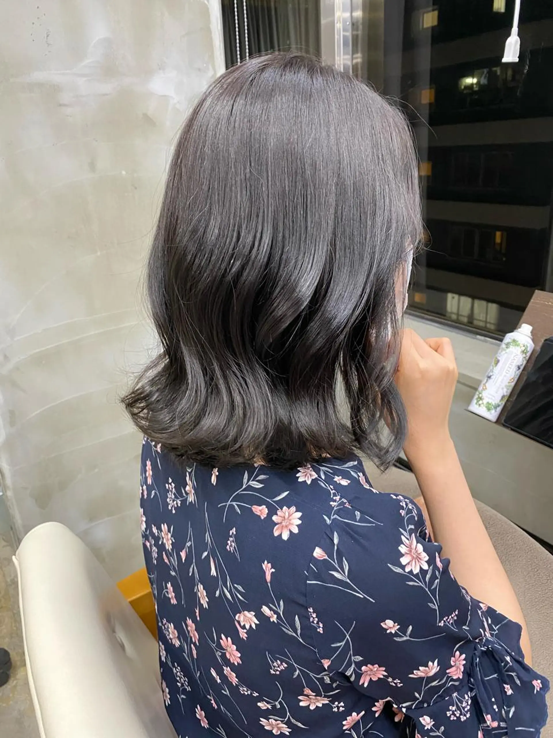 ミディアム カラー 透明感カラー グレージュ シミズ アスカのヘアスタイル