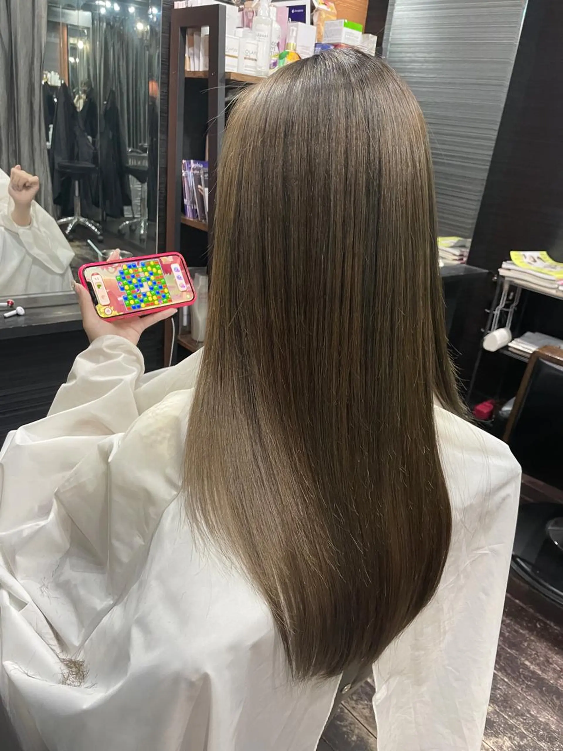 セミロング カラー ハイライトカラー イルミナカラー ハイライト VERONIQUE所属・山本 雅由のヘアスタイル