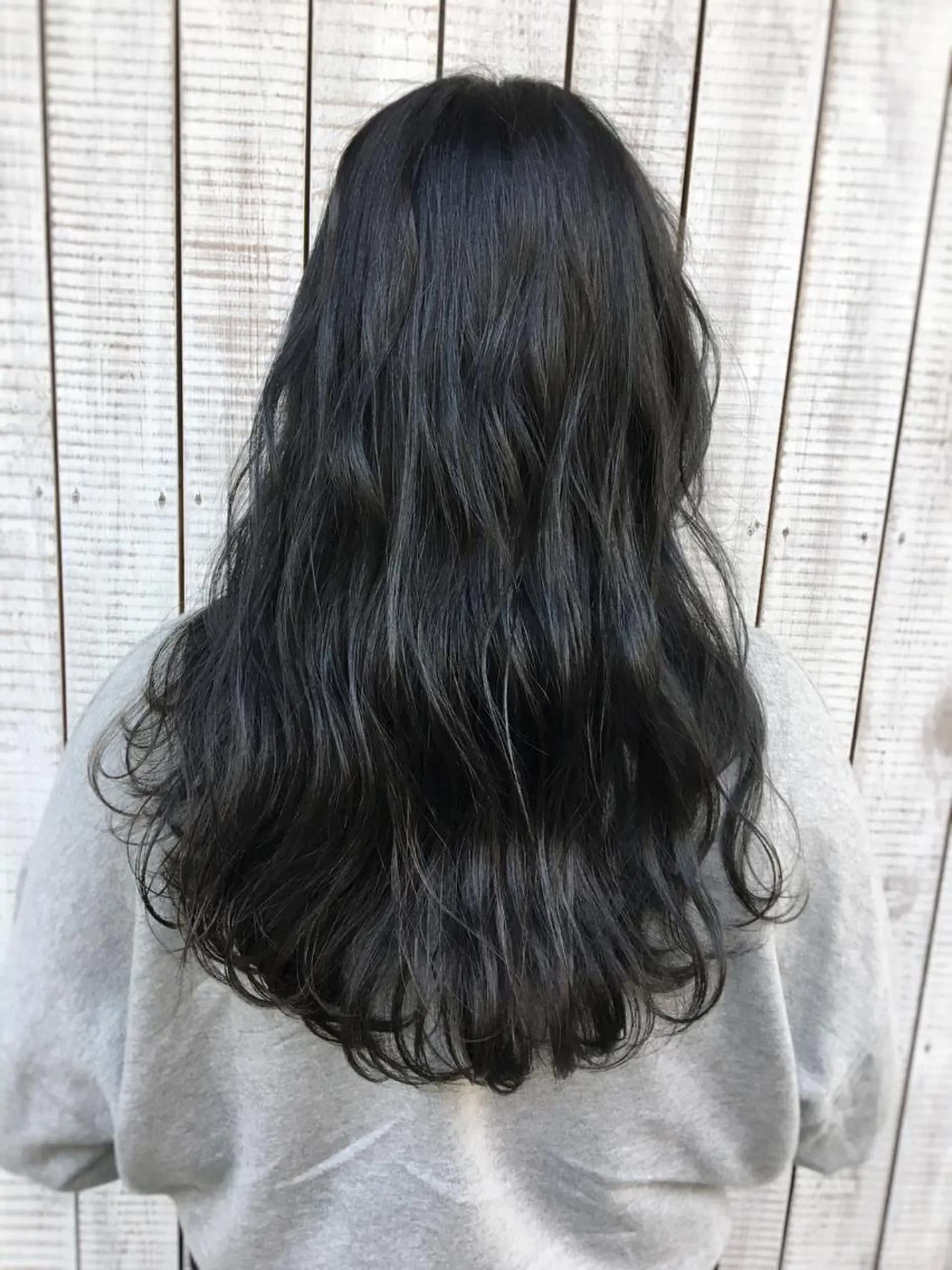 ロング カラー グレージュ ケアブリーチ 坪井佑樹のヘアスタイル