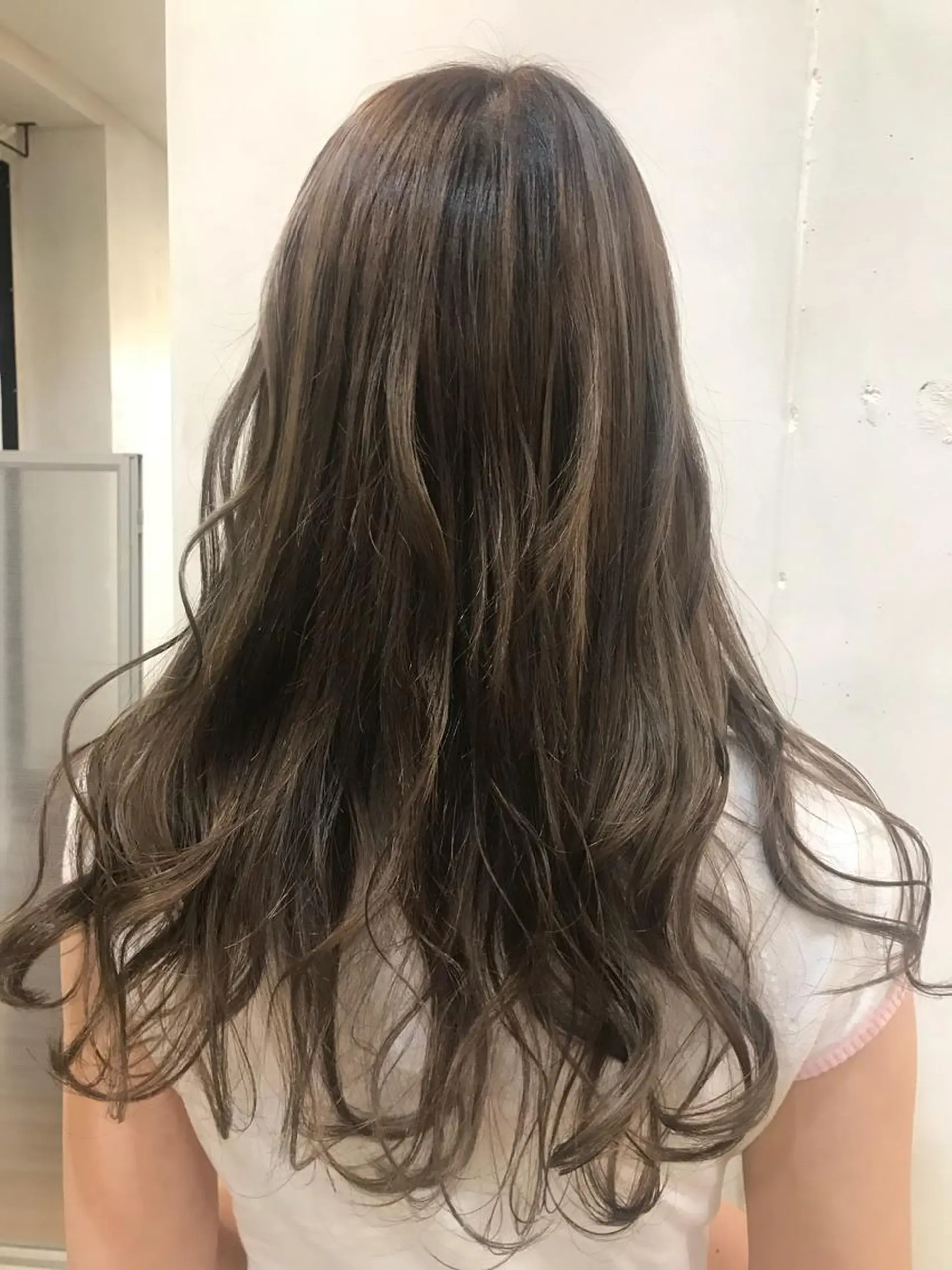 ロング ハイライト まろやかカラー🤎 みなとまほのヘアスタイル