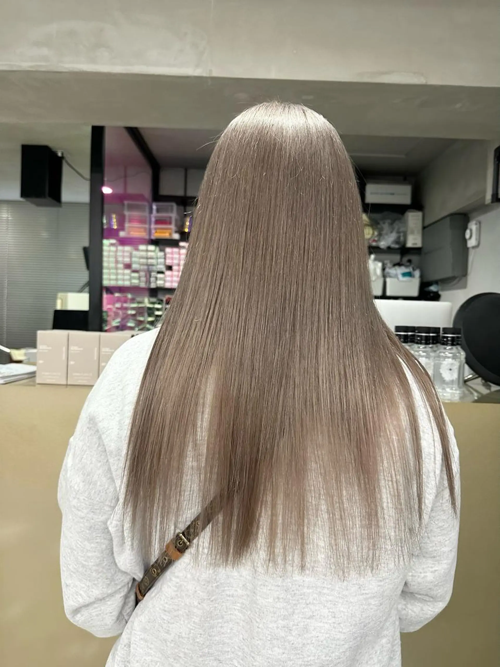 ロング カラー グレージュ ミルクティーグレージュ ヘアカラー トリートメント M所属・ハイトーン/透け感 カラー🎀真香のヘアスタイル