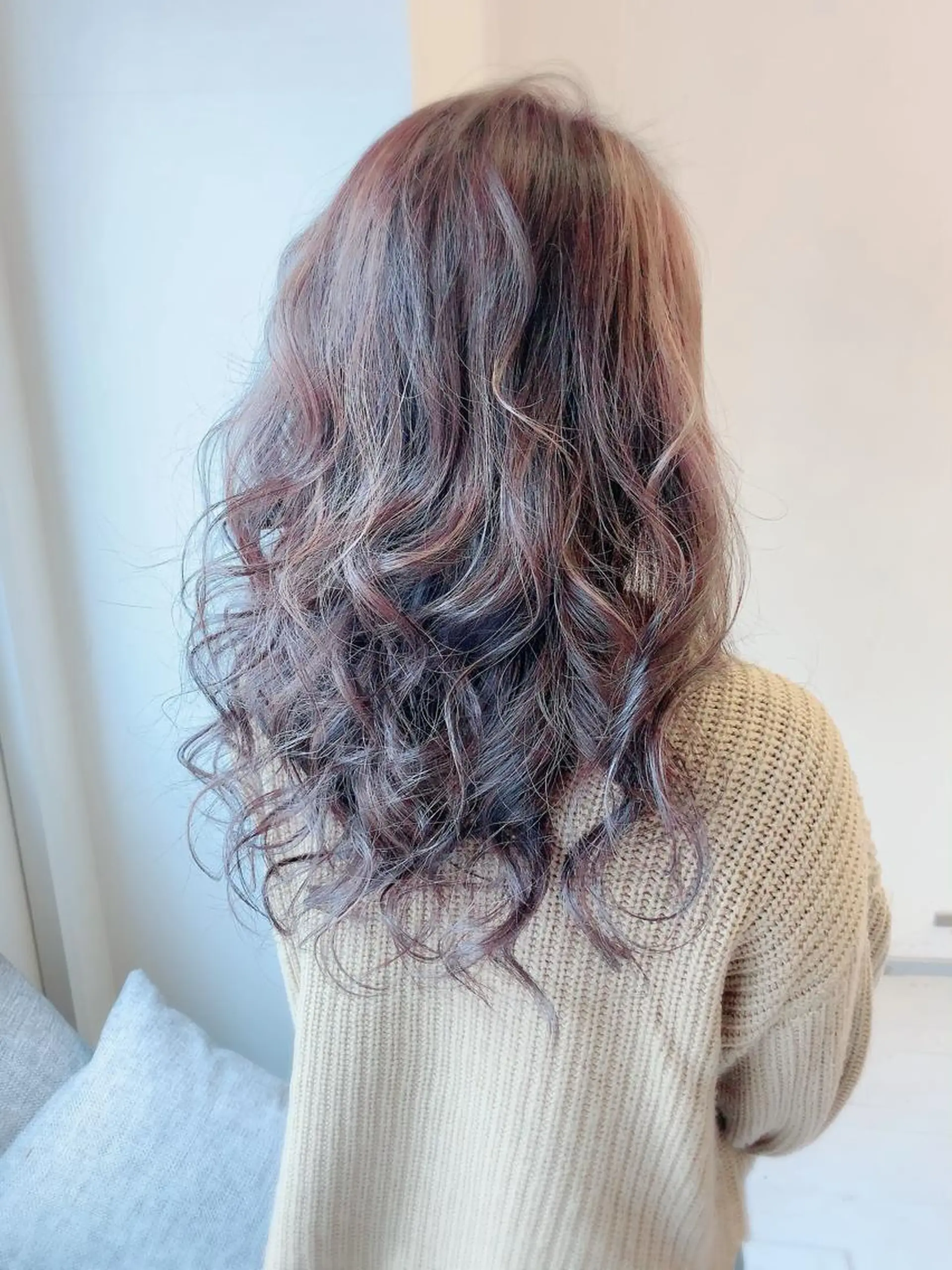 ロング カラー ベージュカラー ブリーチ パープルカラー カット ヘアカラー トリートメント 🍀Moda by Grande🍀のヘアスタイル