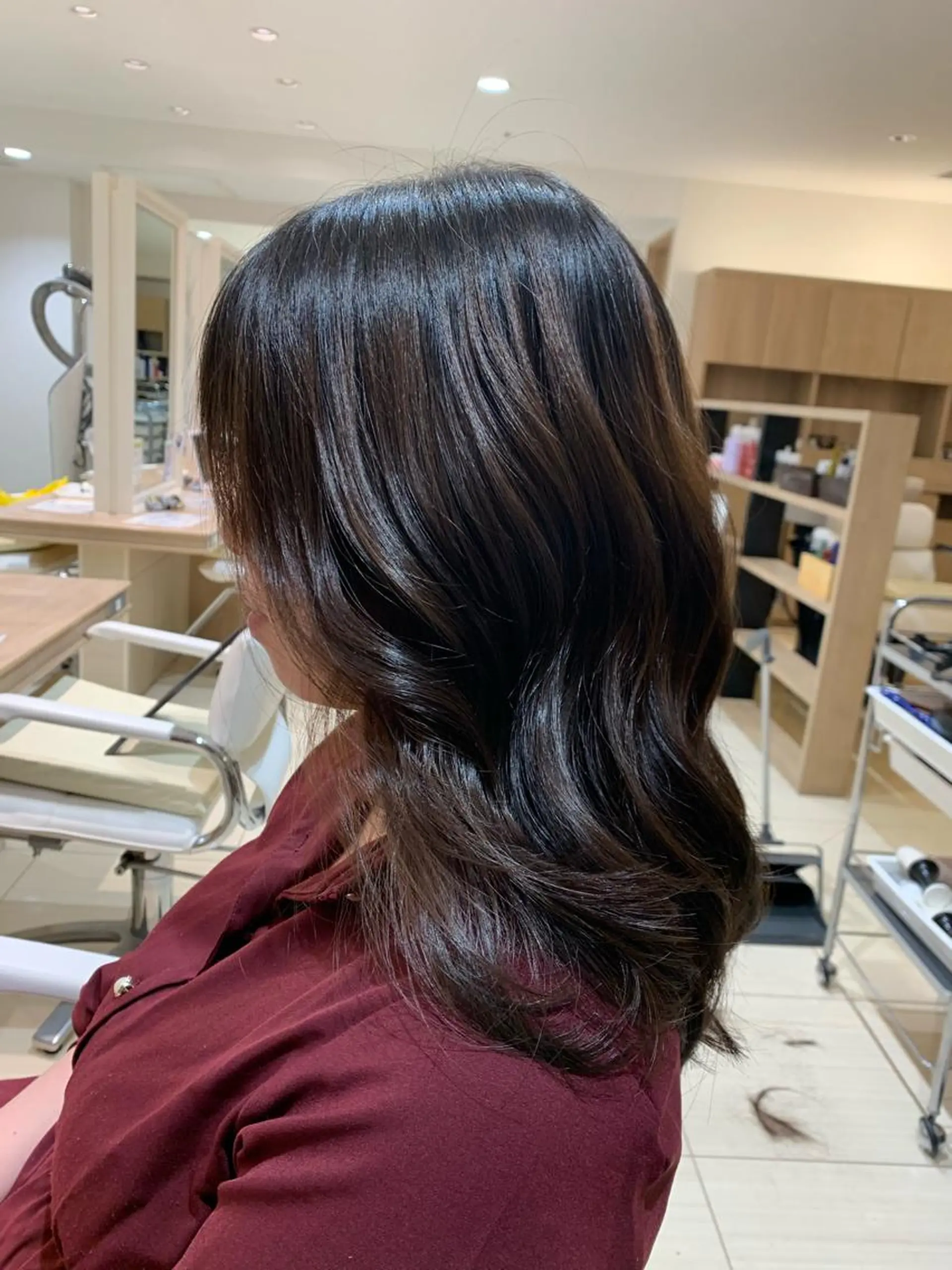 セミロング パーマ lore 金杉悠作のヘアスタイル