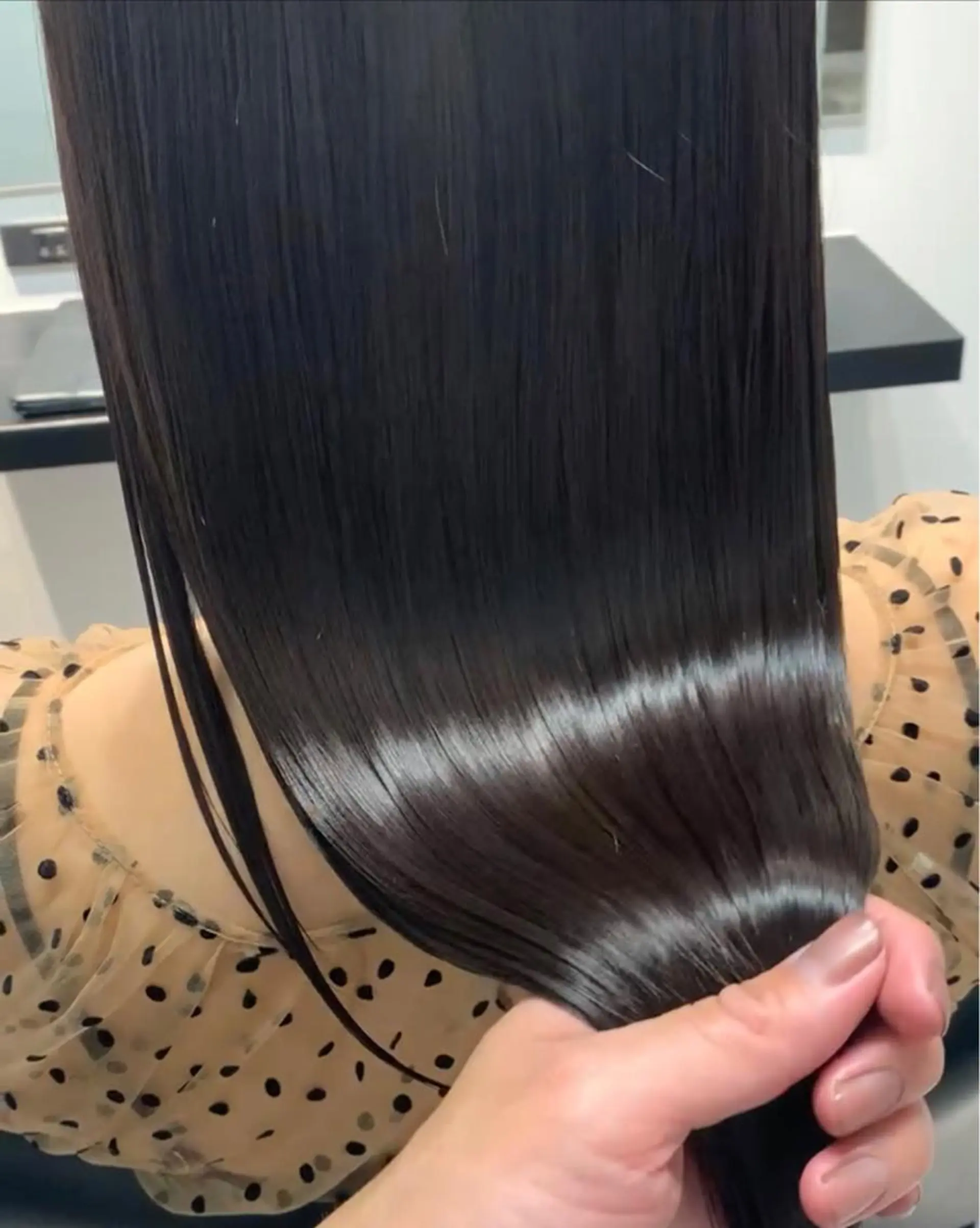 セミロング カラー wezer所属・✨透明感カラー✨髪質 改善✨国分魚生のヘアスタイル