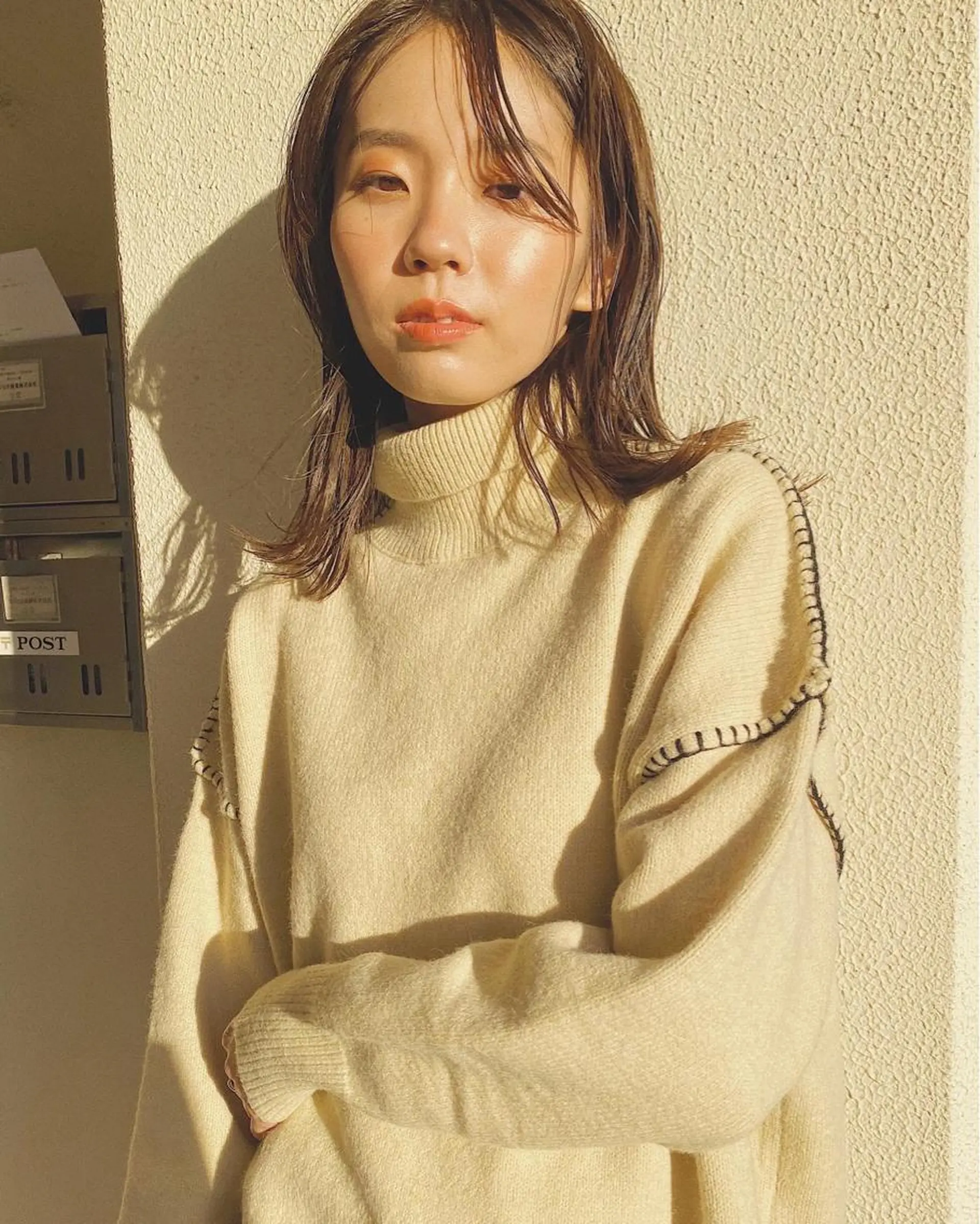 ミディアム カット ヘアカラー クロスパーマ× 透明感カラー✂︎のヘアスタイル