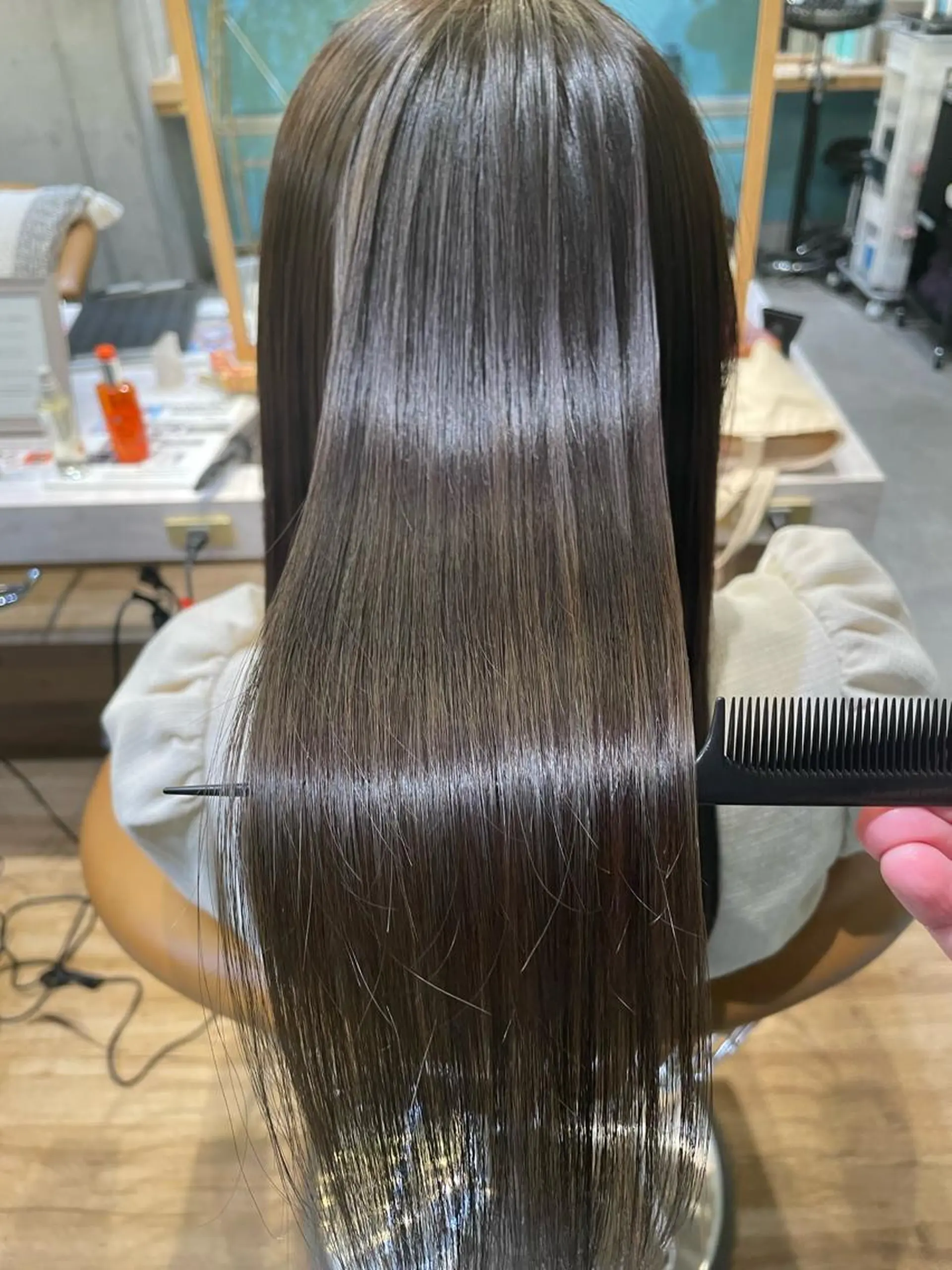 セミロング カット ヘアカラー 縮毛矯正 トリートメント 山本翔一郎 韓国顔周りレイヤーのヘアスタイル