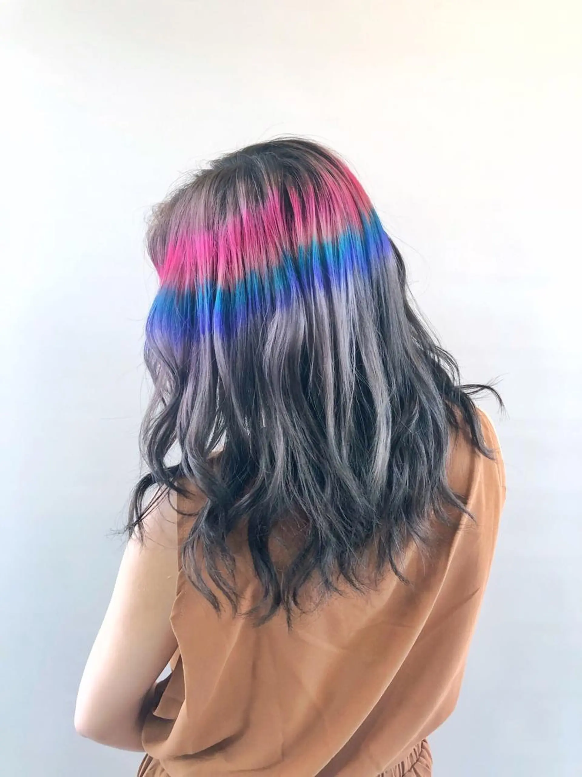 セミロング カラー パーマ ヘアアレンジ ヘアカラー トリートメント 推し活専用 【派手髪】飯野ゆかりのヘアスタイル