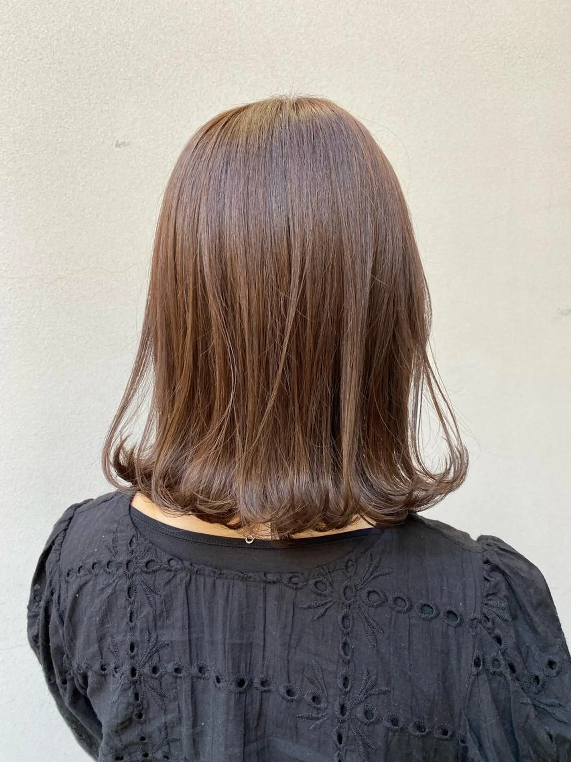 ミディアム カラー ベージュカラー 外ハネヘア カット ヘアカラー トリートメント ボブ/縮毛矯正/ レイヤー/塚田のヘアスタイル