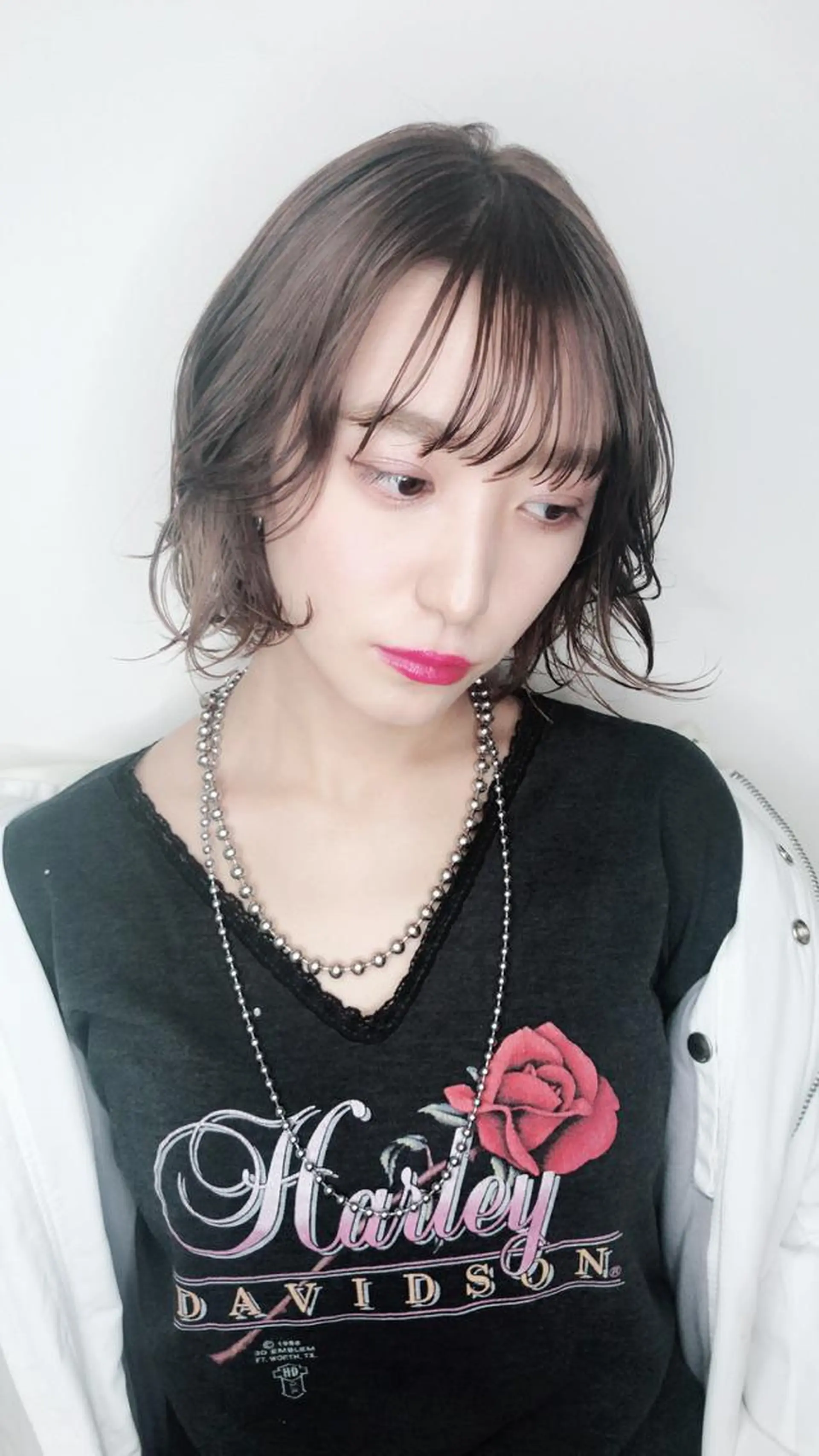 ミディアム ウルフカット／吉村 桃子のヘアスタイル