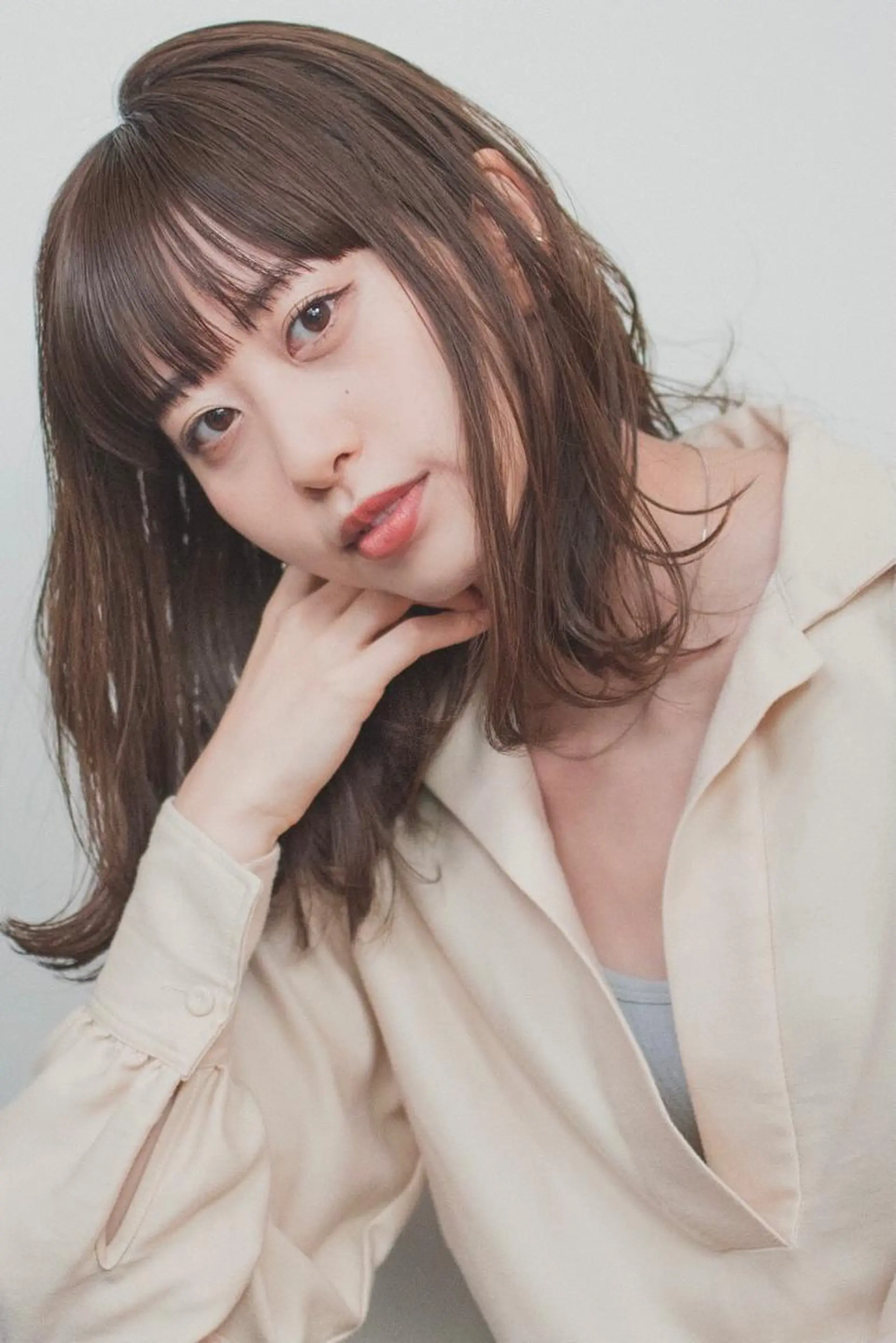 ミディアム カラー 前髪/顔周り /レイヤー/秋山 元のヘアスタイル