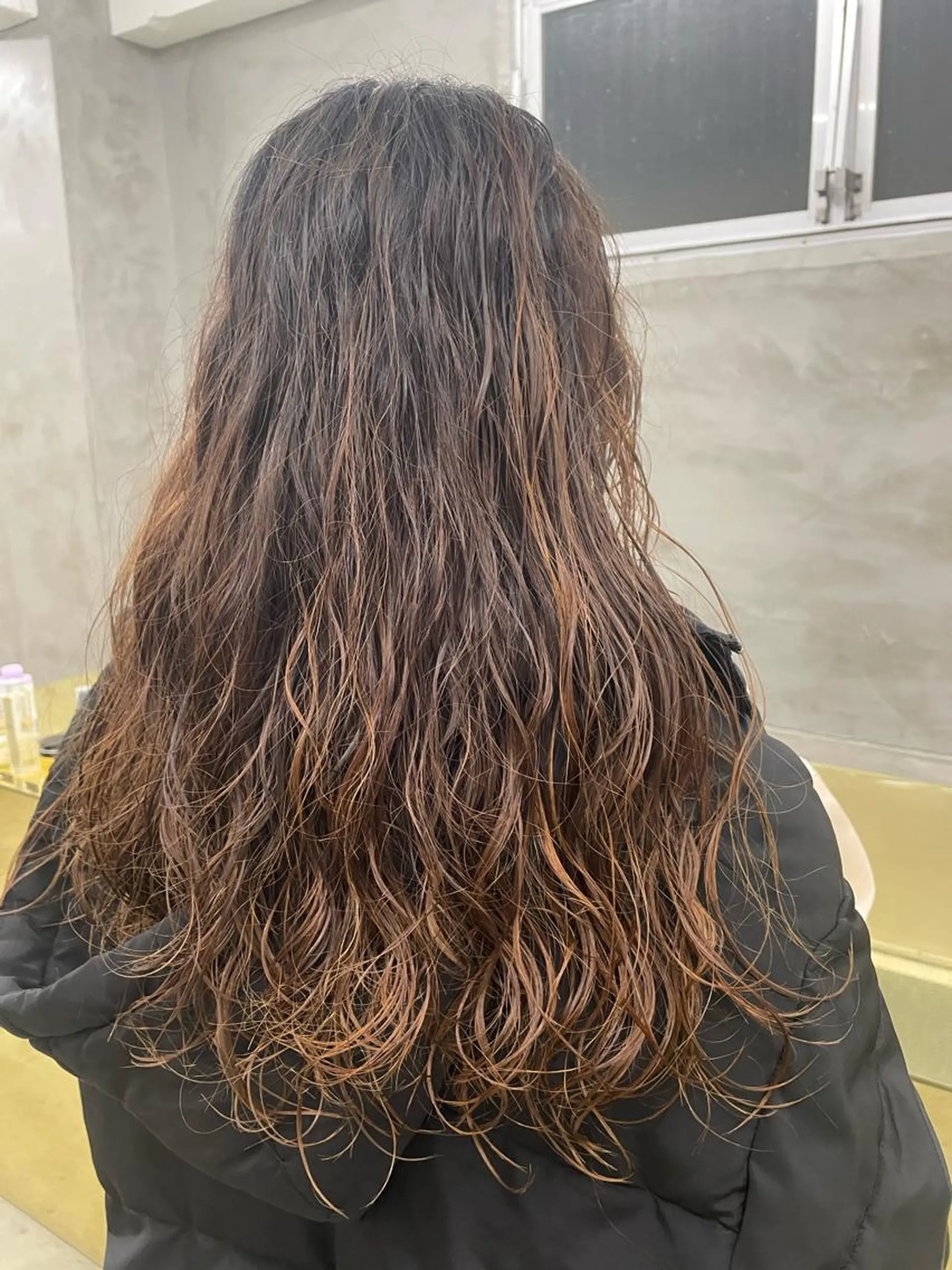 ロング カラー パーマ ヘアアレンジ メンズ メンズバレイヤージュ メンズブリーチ センターパート フェードカット メンズハイライト ハイトーン/レイヤー 🌸さくらのヘアスタイル