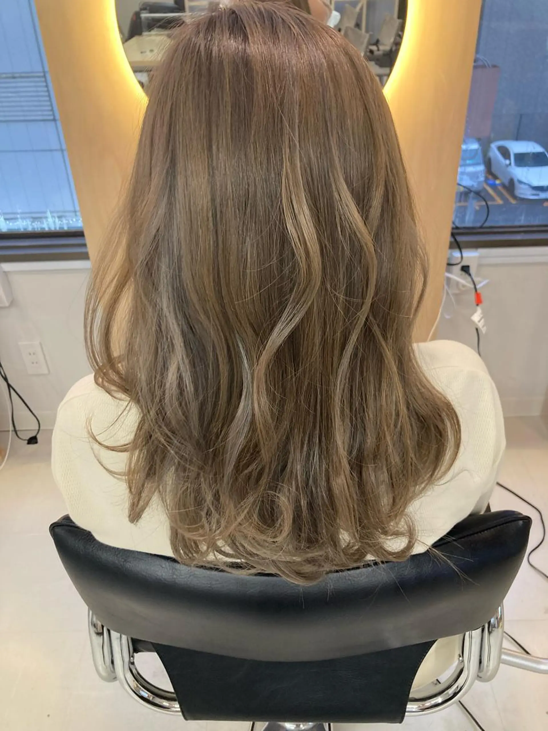 ロング ハイライト 菅 未祐のヘアスタイル