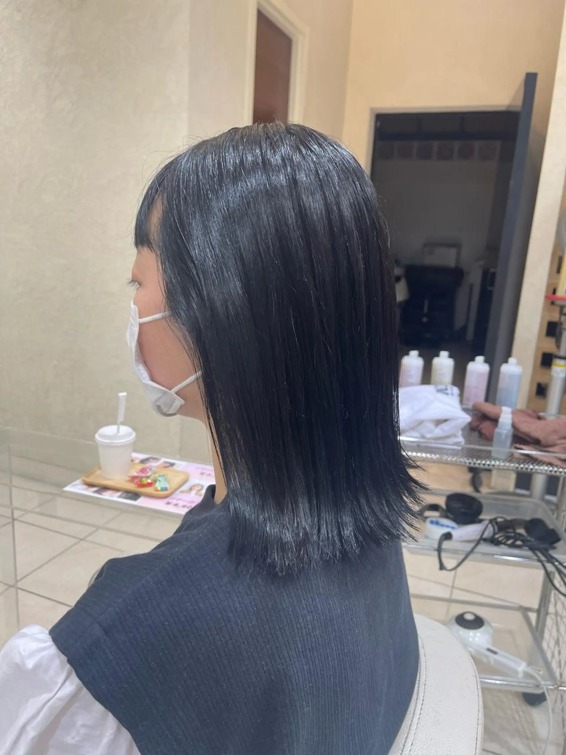 ミディアム カラー 黒髪 ブルーカラー ブルーブラック カット ヘアカラー トリートメント カネヒラ リョウスケのヘアスタイル