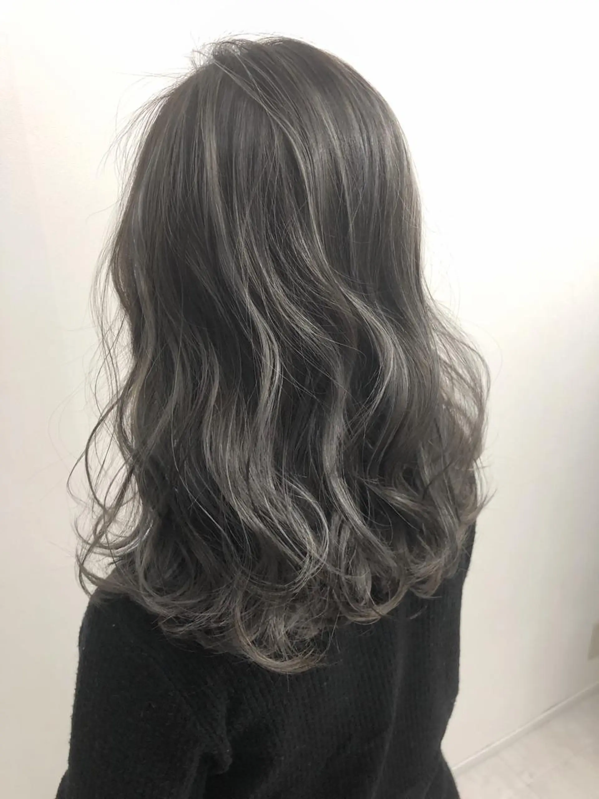 セミロング カラー グレージュ ハイライトカラー 3Dハイライト ハイライト biscohair 髪にドラマを。のヘアスタイル