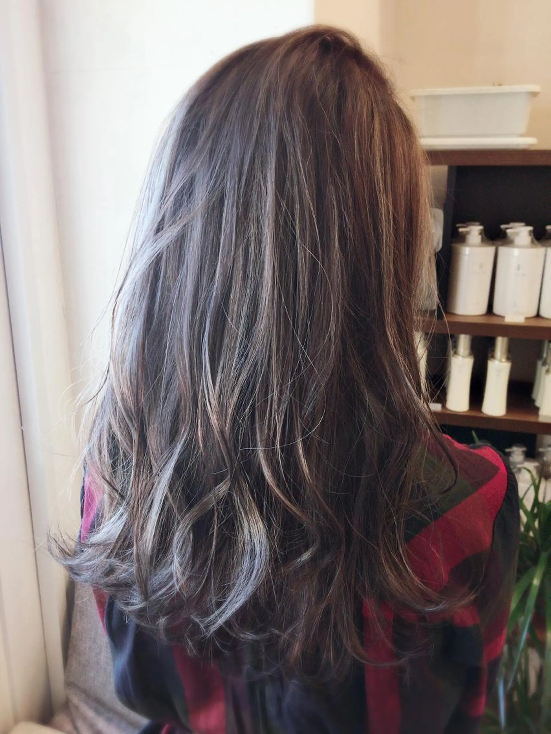 ロング カラー アッシュ ハイライトカラー ハイライト ケアブリーチ&シール エクステの店和田翔莉のヘアスタイル