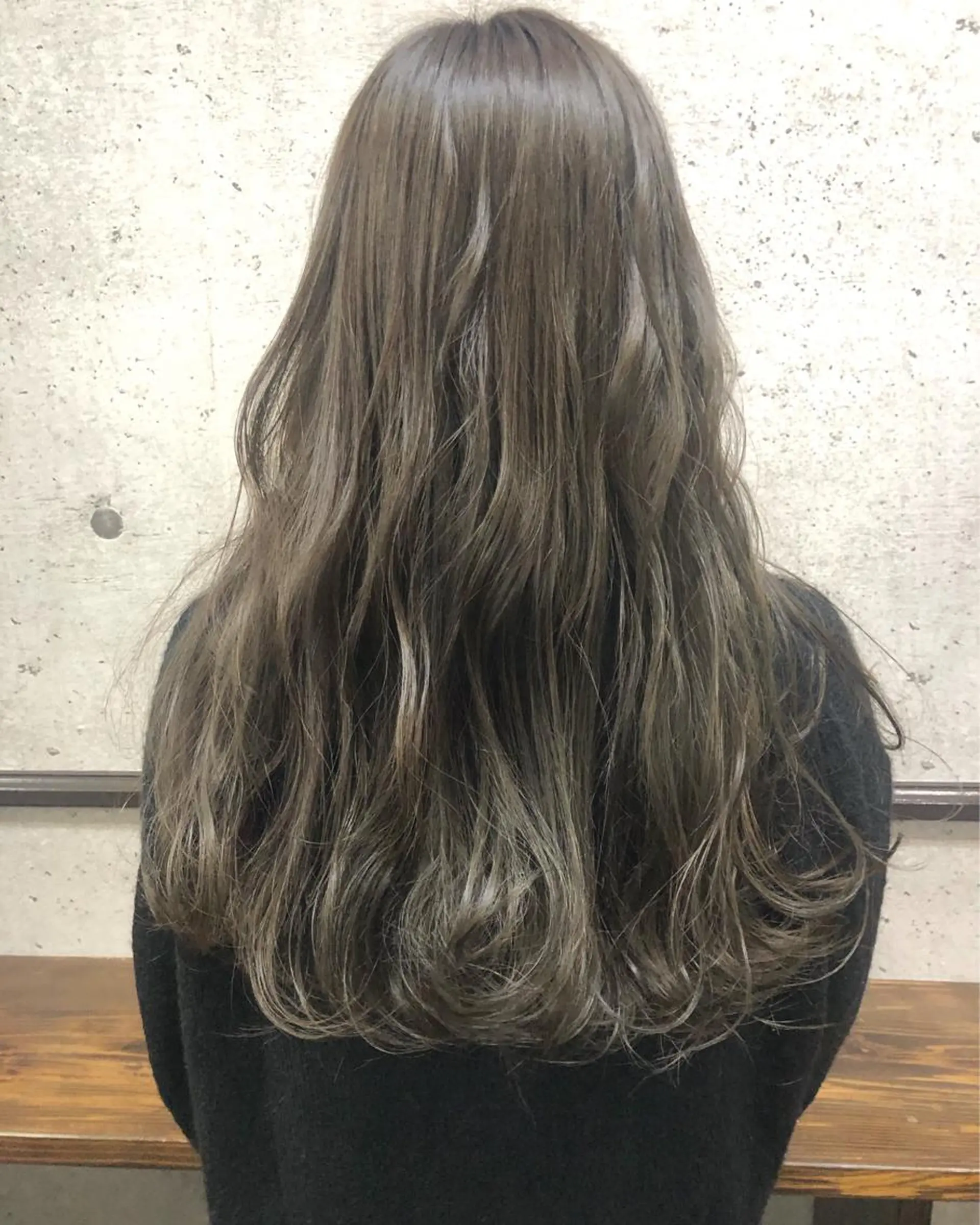 ロング カラー グレージュ ヘアカラー トリートメント 江原 彩華のヘアスタイル