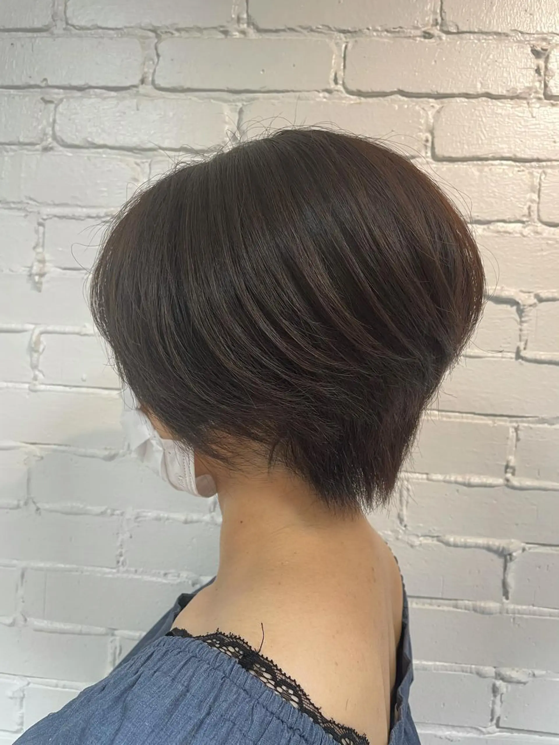 ショート カラー ブラウンカラー チョコレートブラウン 小柳 歩美のヘアスタイル