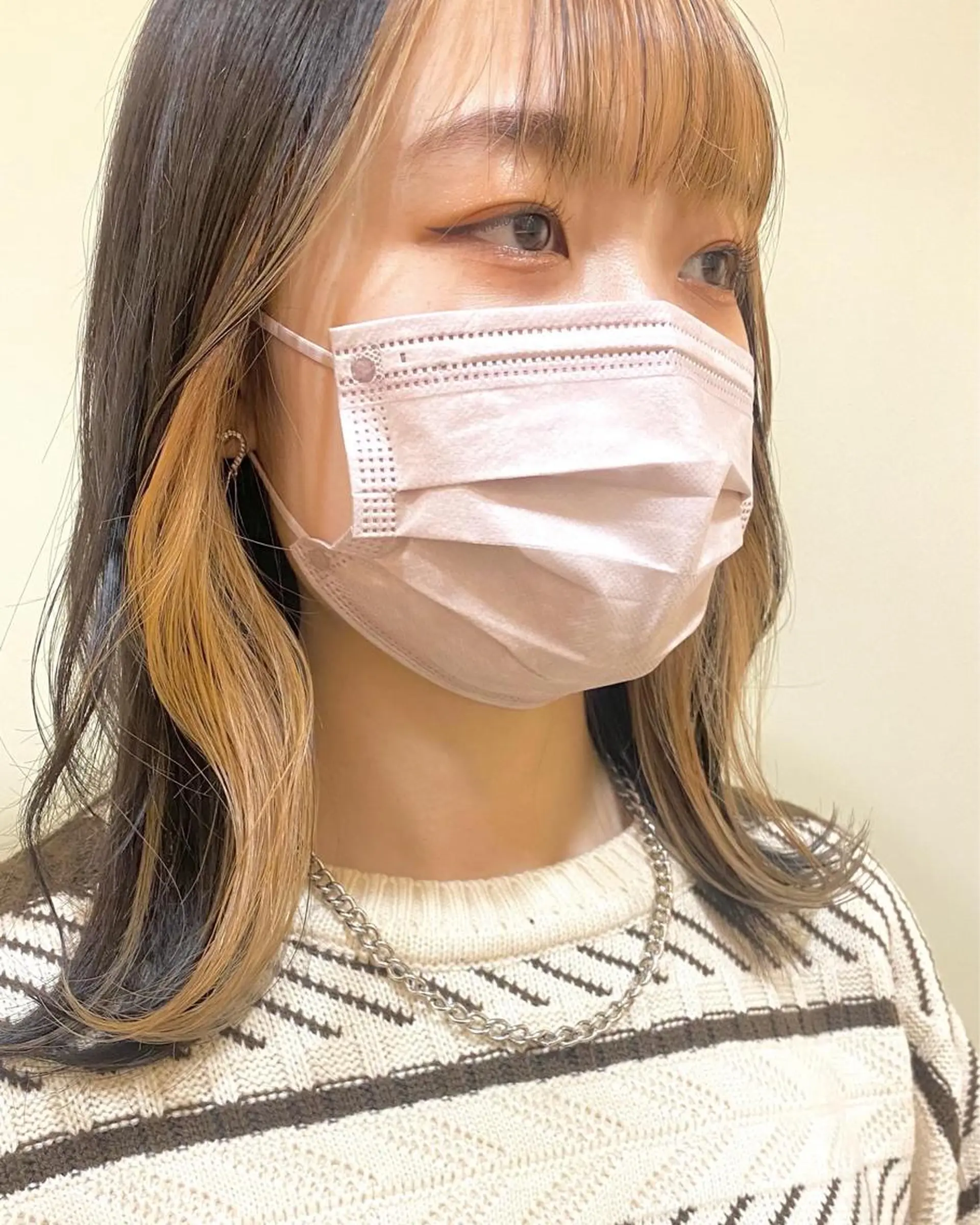 ミディアム カラー ミストバング イヤリングカラー フェイスフレーミング インナーカラー ANNA /艶髪/ハイトーンのヘアスタイル