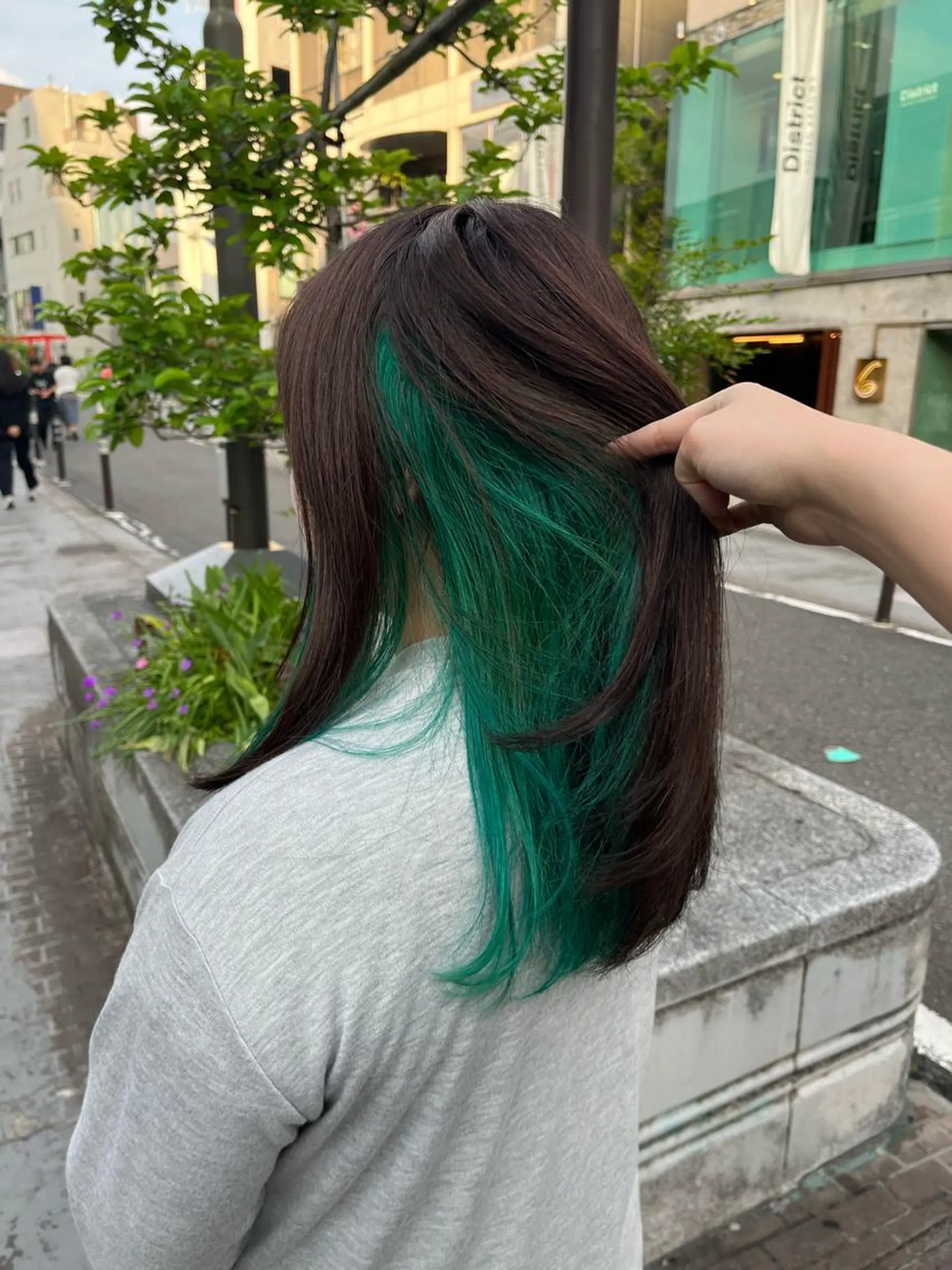 セミロング カラー ヘアアレンジ 🩶【推しハイトーン 】yuzu🩶のヘアスタイル