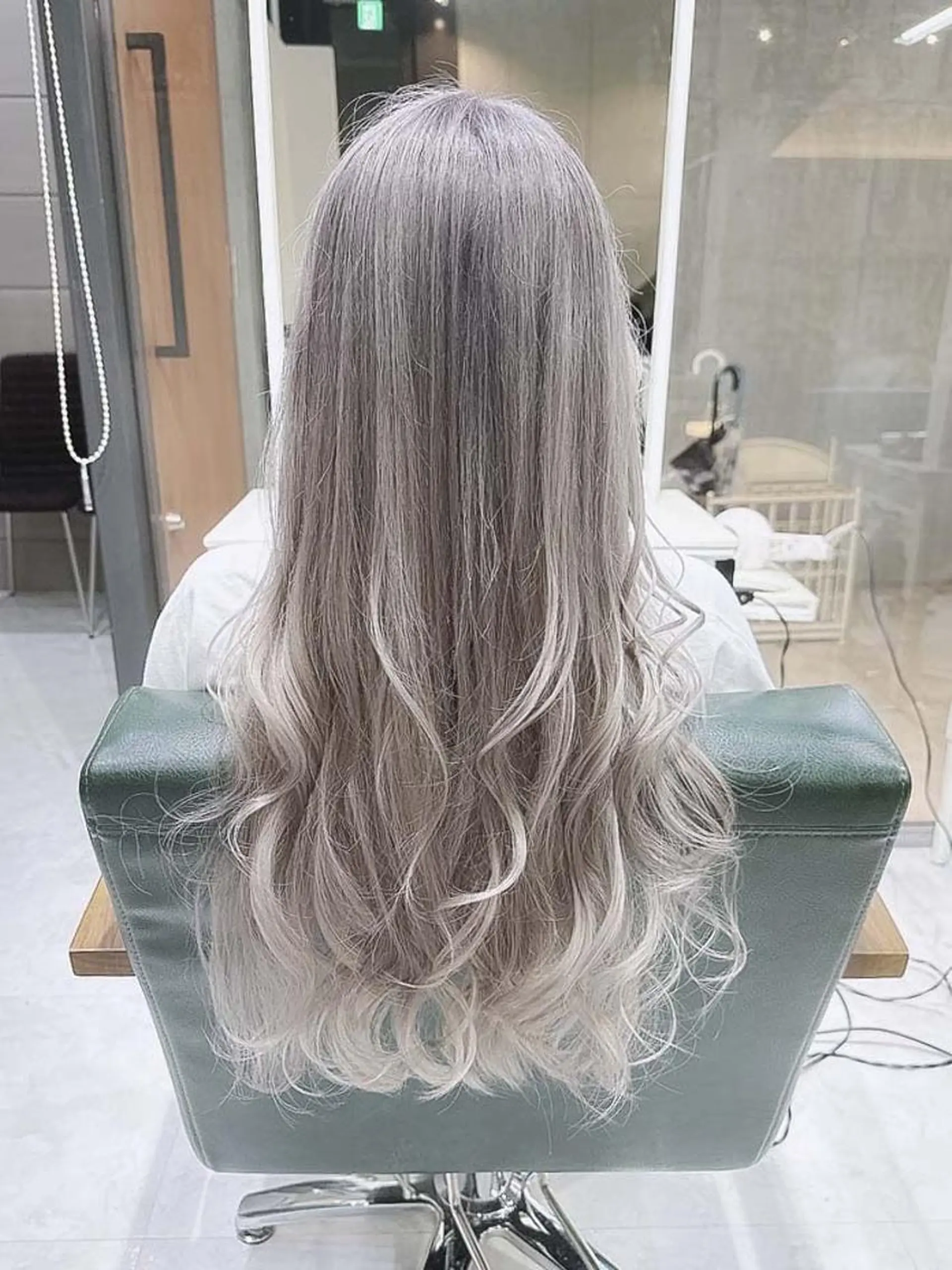 ロング ヘアアレンジ カラー ブリーチ ケアブリーチ 透明感カラー デザインカラー ハイトーンカラー 𝐑𝐈𝐍𝐊𝐀 🐣🩷のヘアスタイル