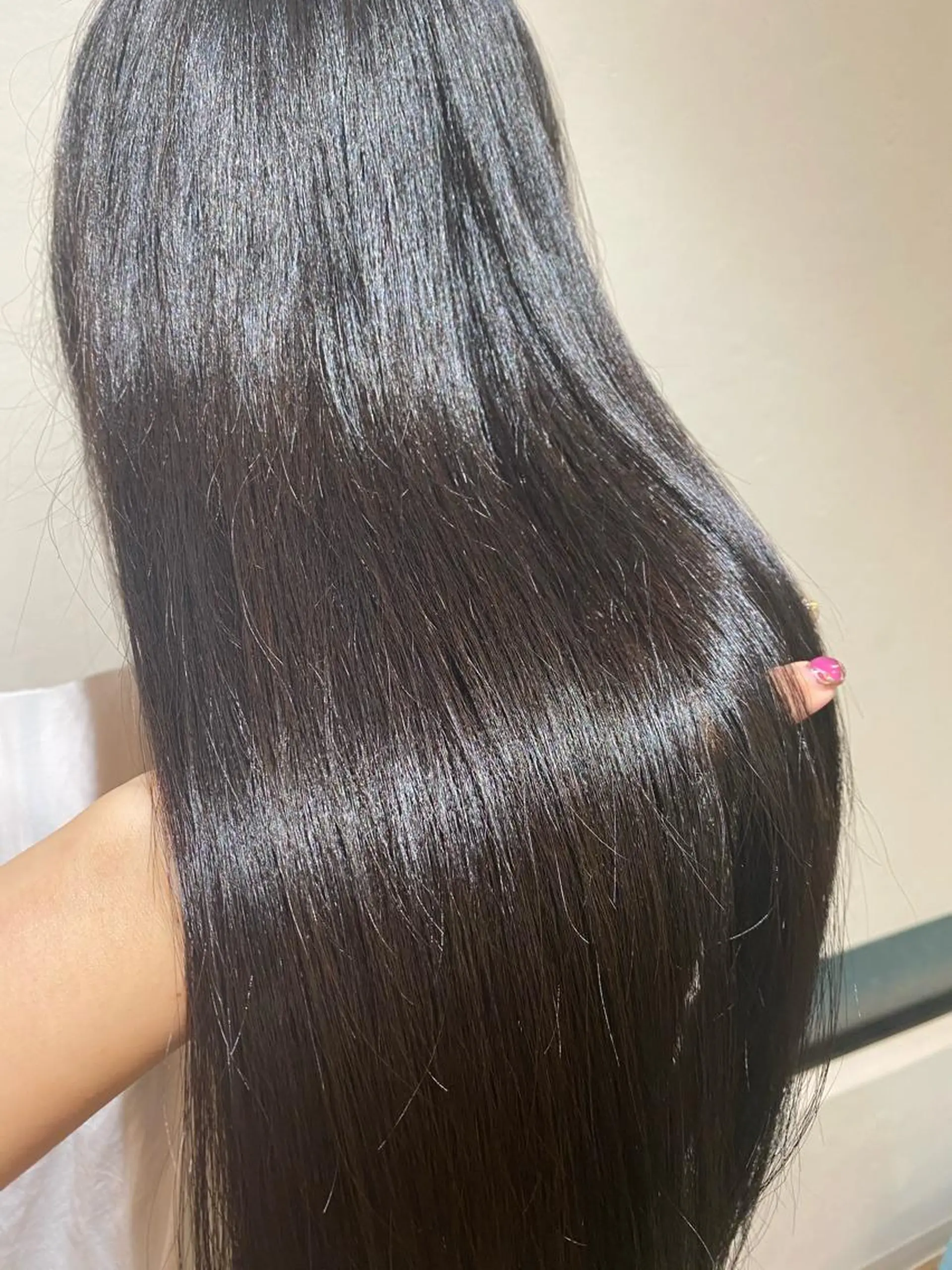 ロング 新谷 桃子のヘアスタイル