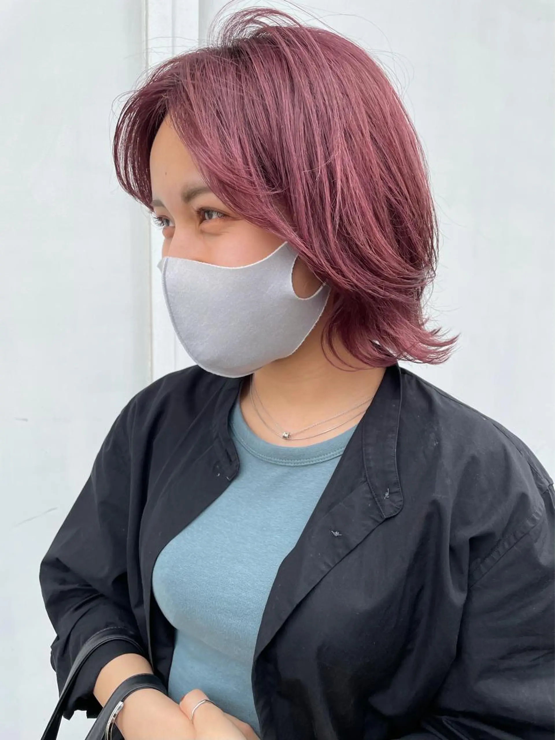 ミディアム カラー ブリーチ ピンクカラー レイヤーカット 小関 仁晴のヘアスタイル