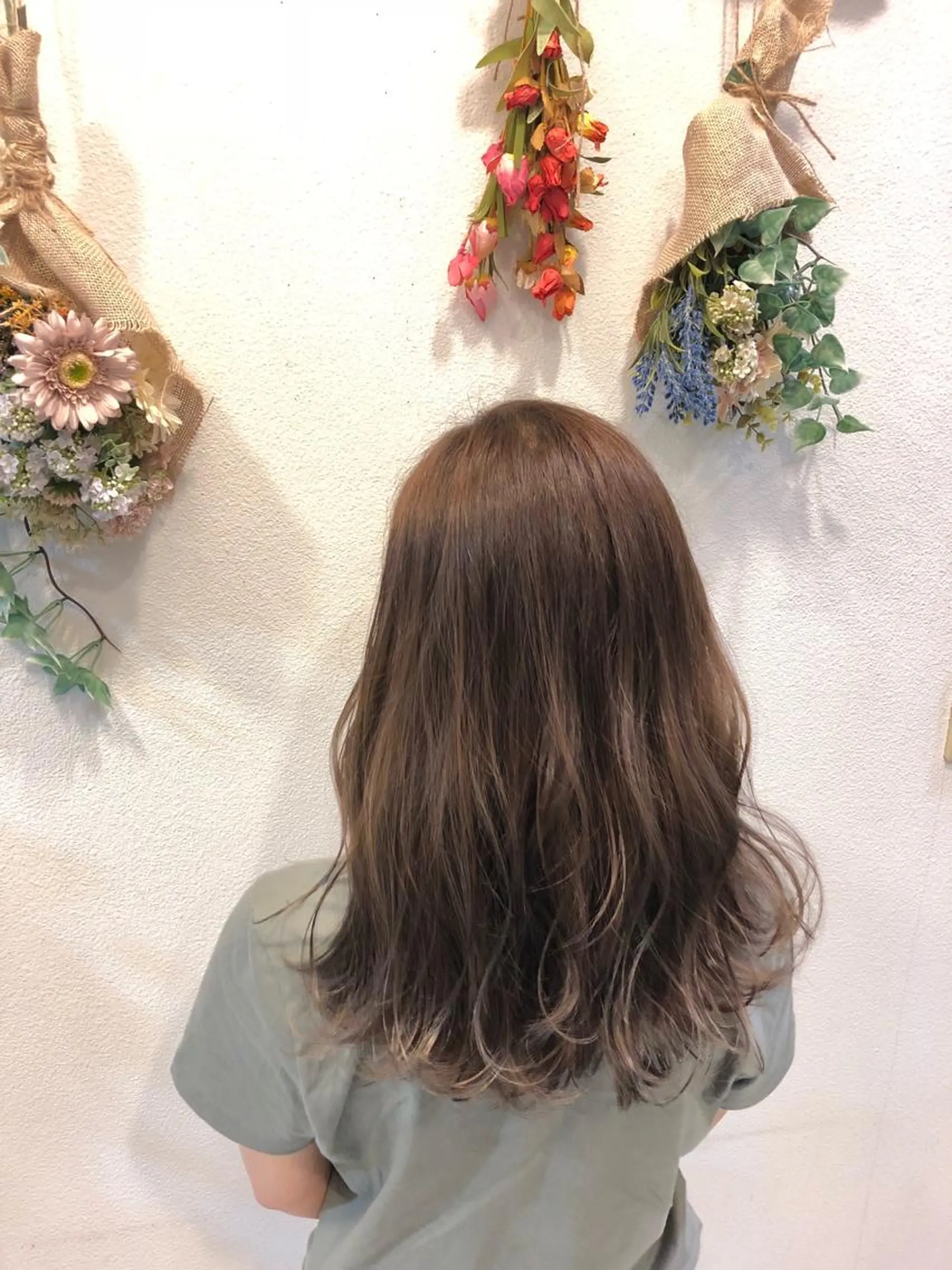 セミロング カラー 西 めぐみのヘアスタイル