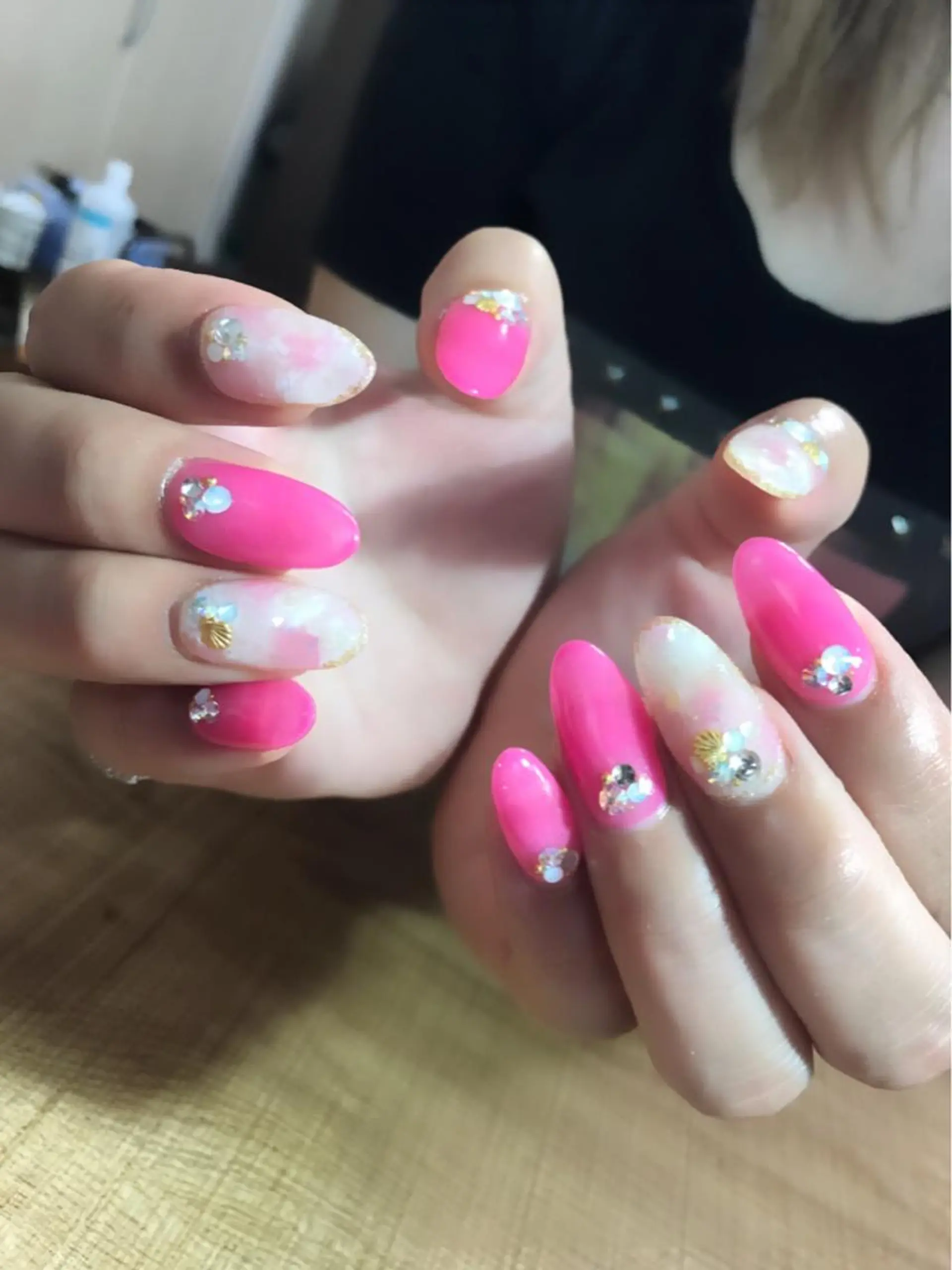 ロング ネイル ツメトマツゲ .のネイルデザイン