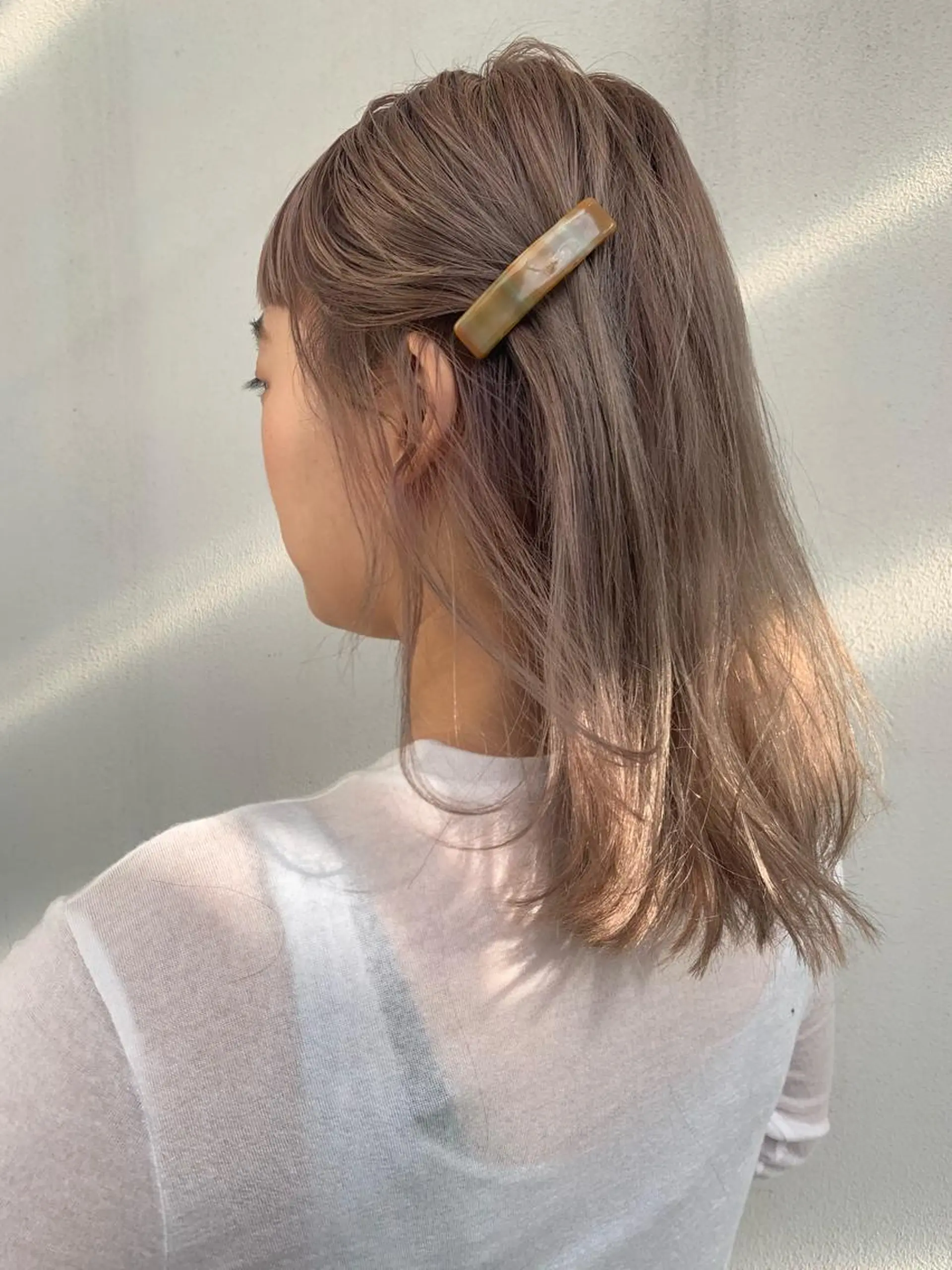 ミディアム カラー ベージュカラー ブリーチ ハイトーンカラー ハイトーンベージュ sakoda shunkiのヘアスタイル