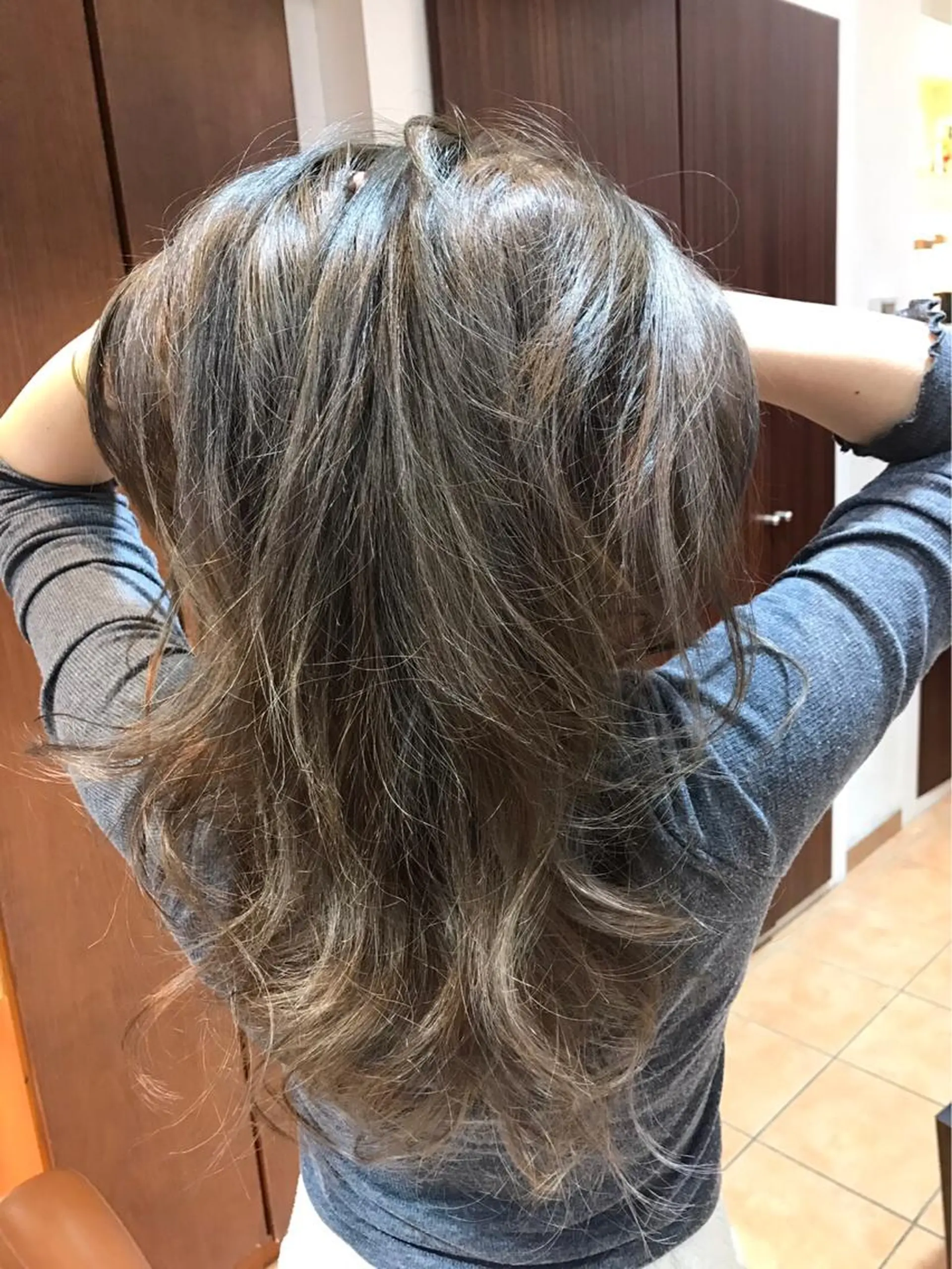 セミロング カラー ヘアアレンジ アッシュ 透明感カラー グラデーションカラー 外国人風カラー 🥛洒落髪小顔cut なら龍崎🥛のヘアスタイル