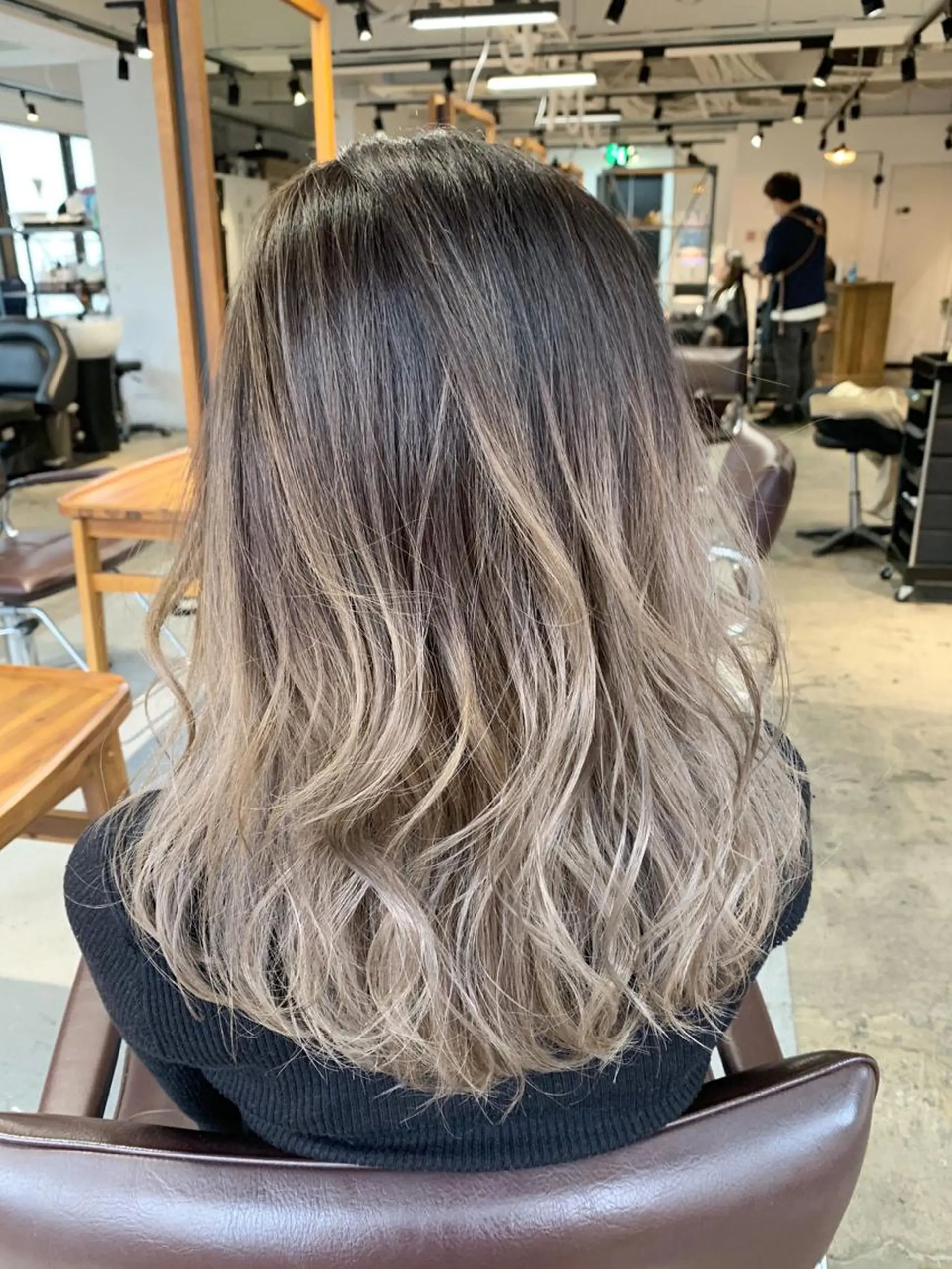 セミロング hair  design Norm所属・ハイライトバレイヤー ジュ🎨川村聖吾🎨のヘアスタイル