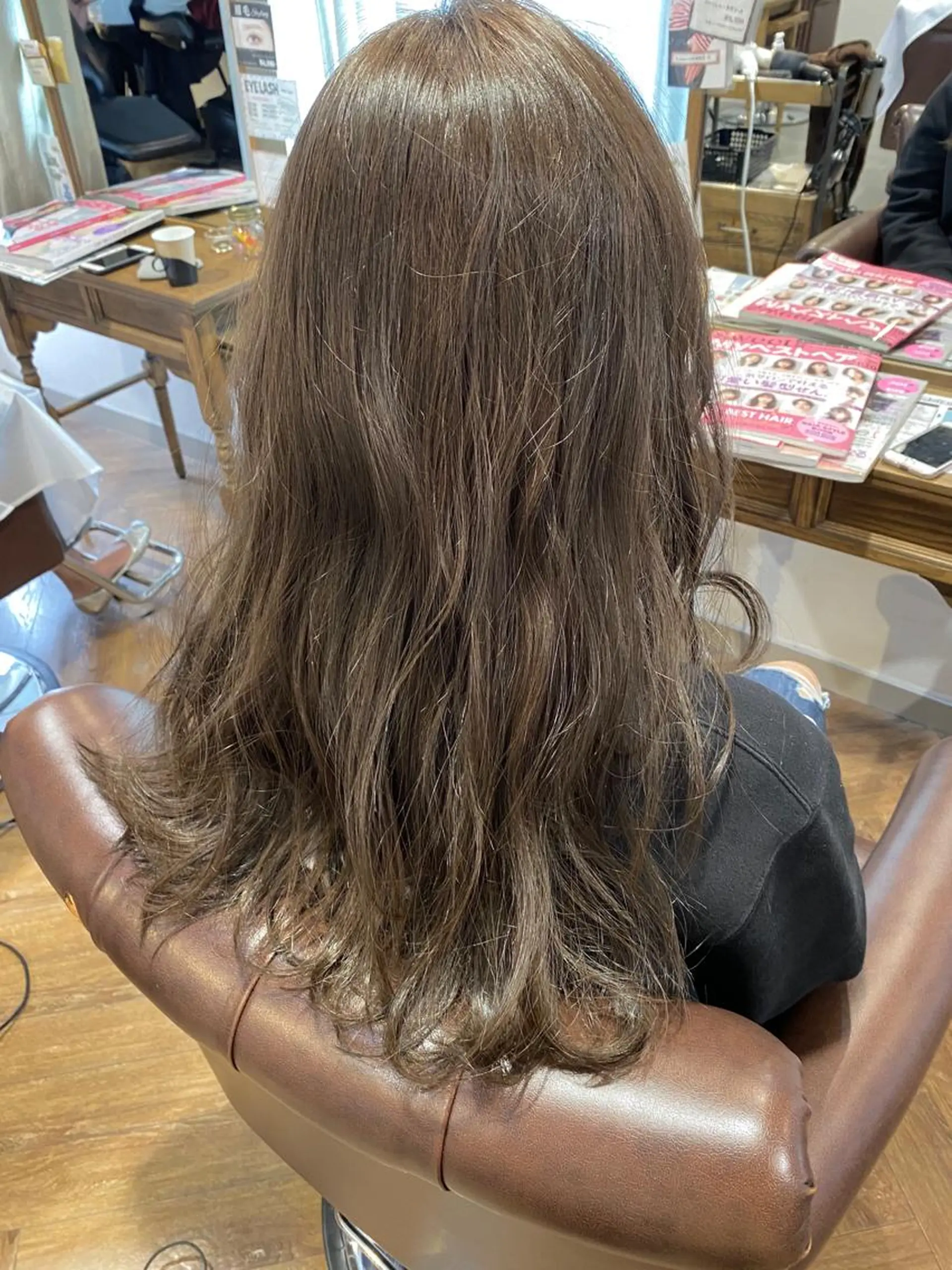 ロング カラー ベージュカラー グレージュ イルミナカラー ミルクティーベージュ オレンジ 美髪・髪質改善 有田怜平のヘアスタイル