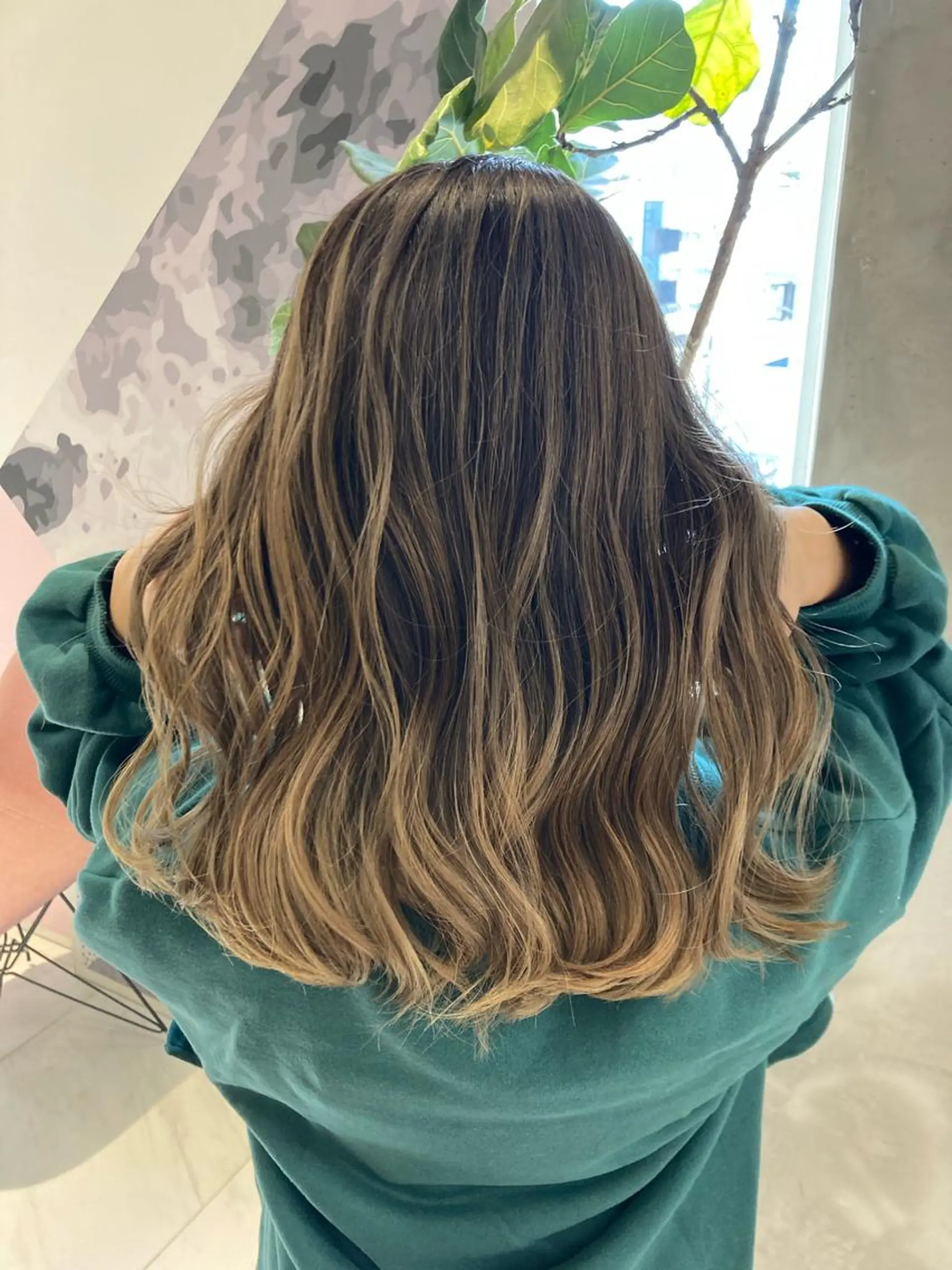 セミロング カラー アッシュ バレイヤージュ ベージュカラー レイヤーカット apollo  yokohama 横浜店所属・APOLLO♡ ＭＩＯのヘアスタイル