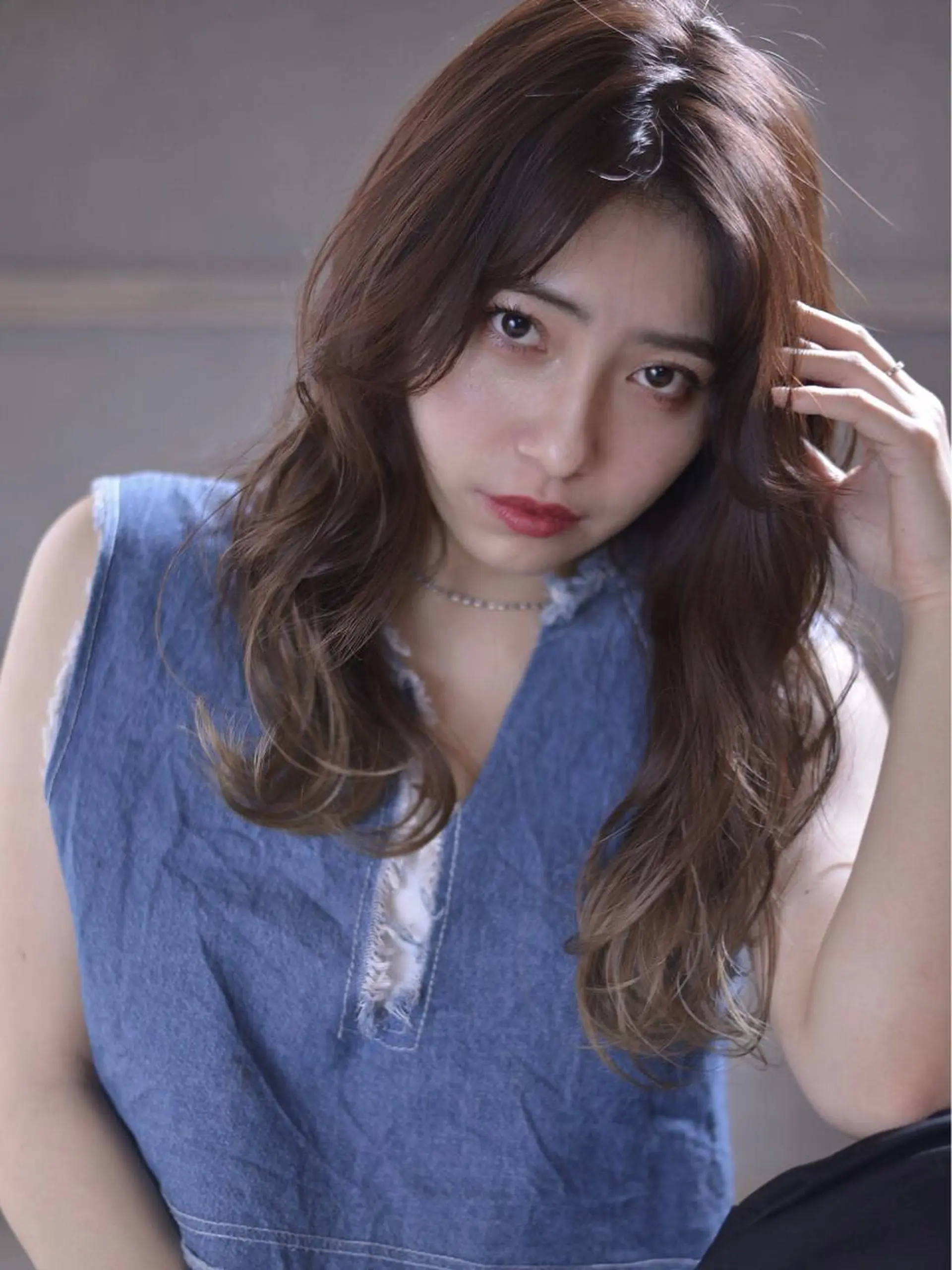 ミディアム アッシュ RUKA 美容院×ネイリストのヘアスタイル