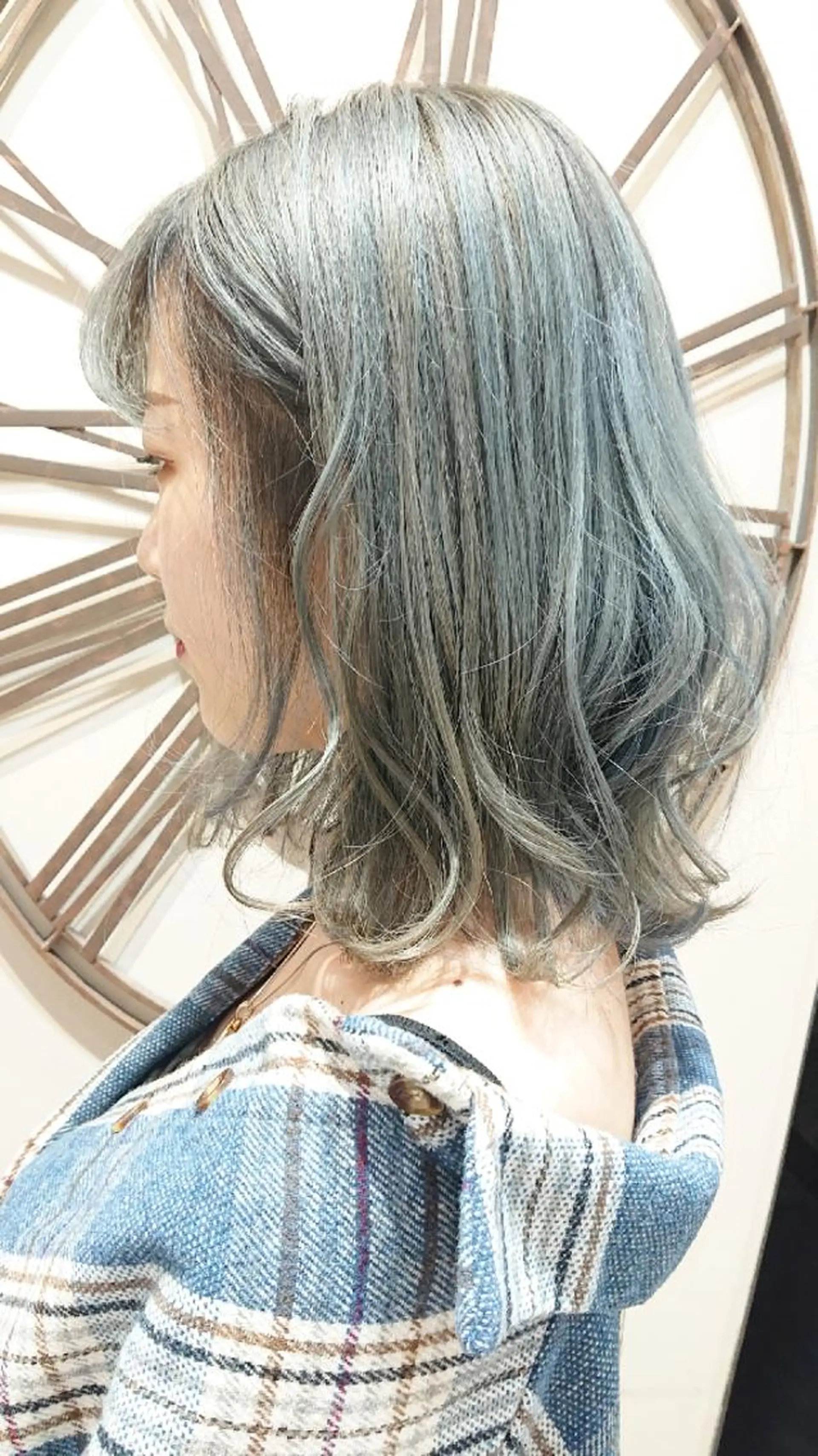 ミディアム カラー シルバー ACROあべの店所属・艶カラー/インナー /グラデ/大西小百合のヘアスタイル