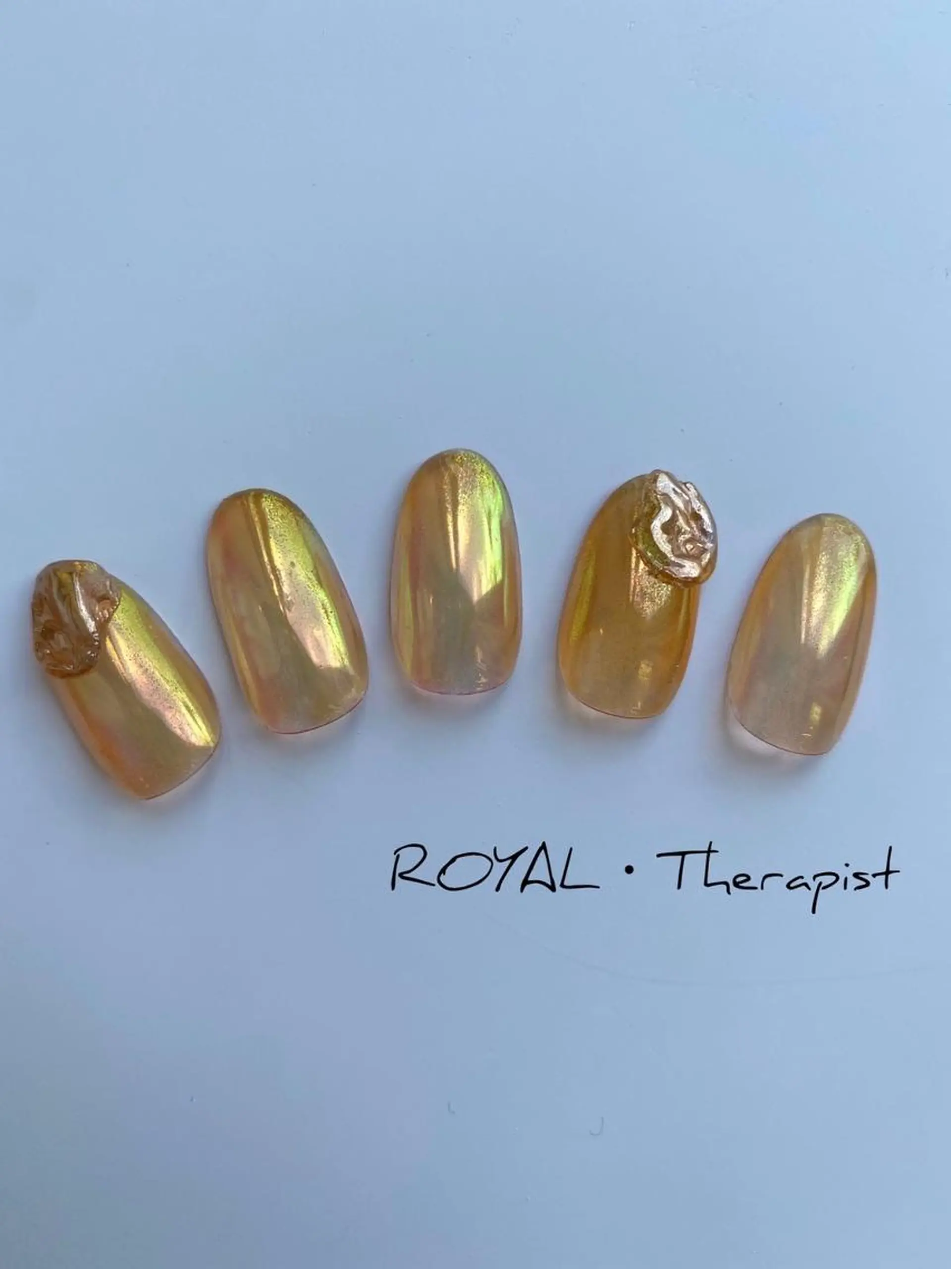 ネイル 【尾下】 ロイヤル•セラピストのネイルデザイン