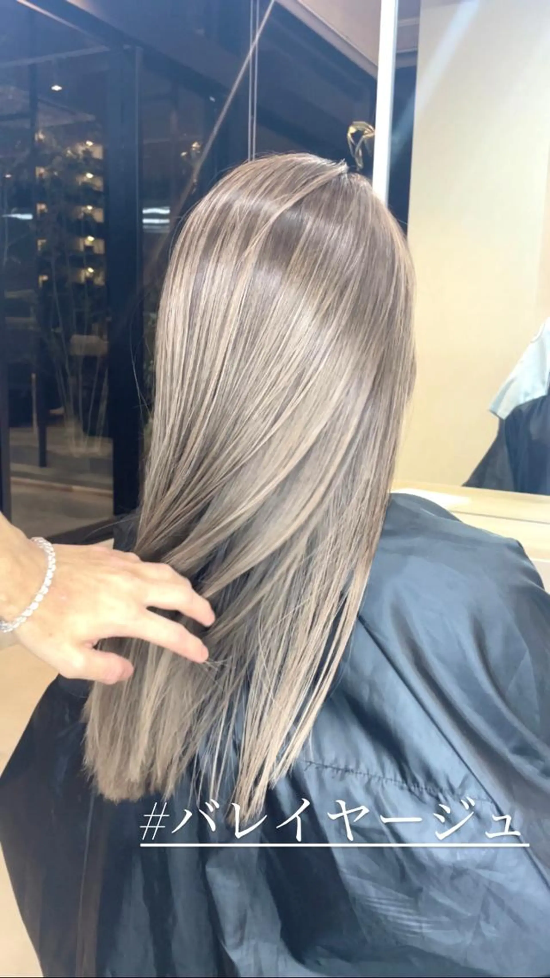 ロング カラー アディクシーカラー バレイヤージュ ベージュカラー ブリーチ ケアブリーチ Lia所属・皆木 智晴のヘアスタイル