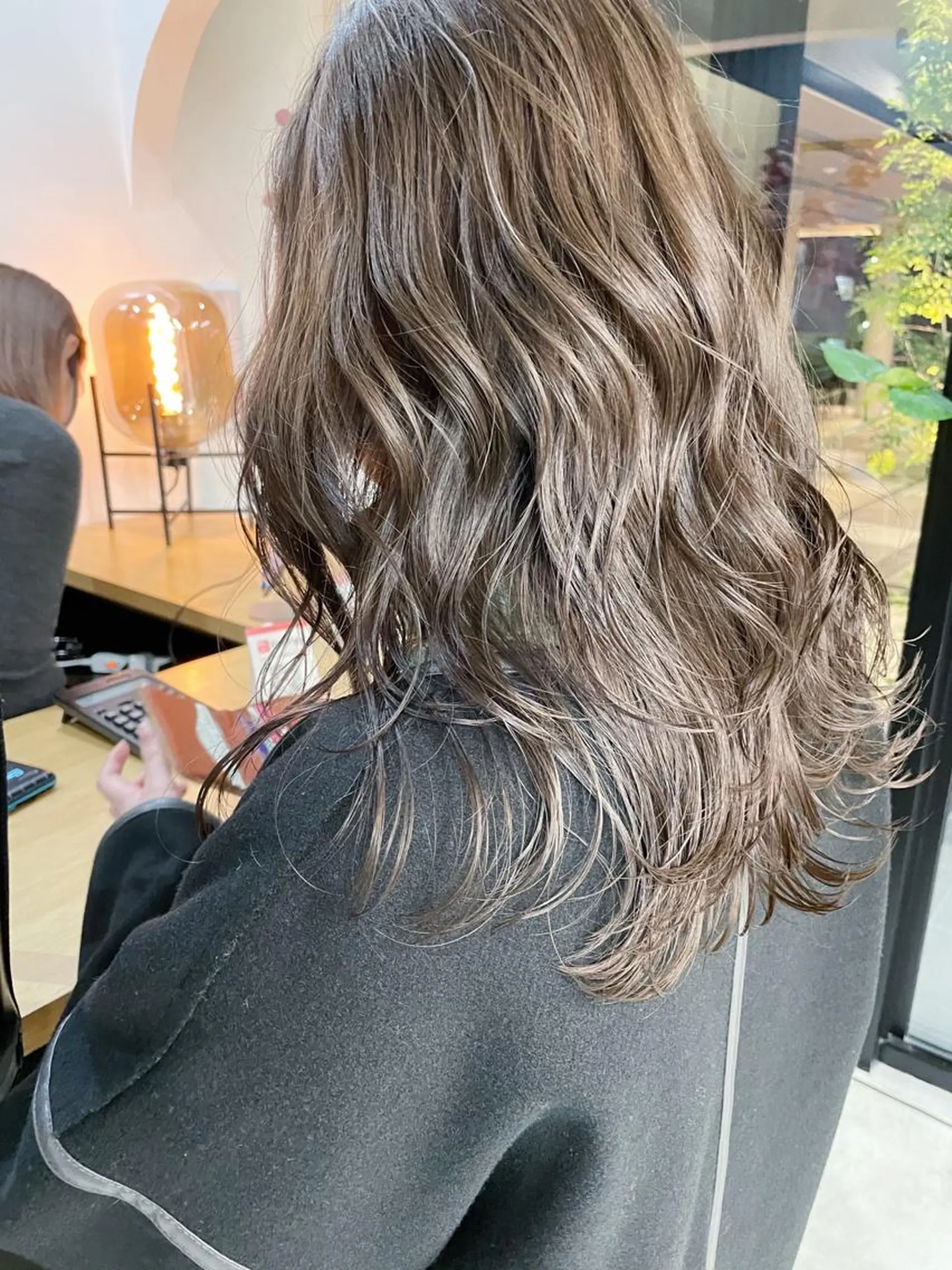 セミロング カラー マエダ リョウのヘアスタイル