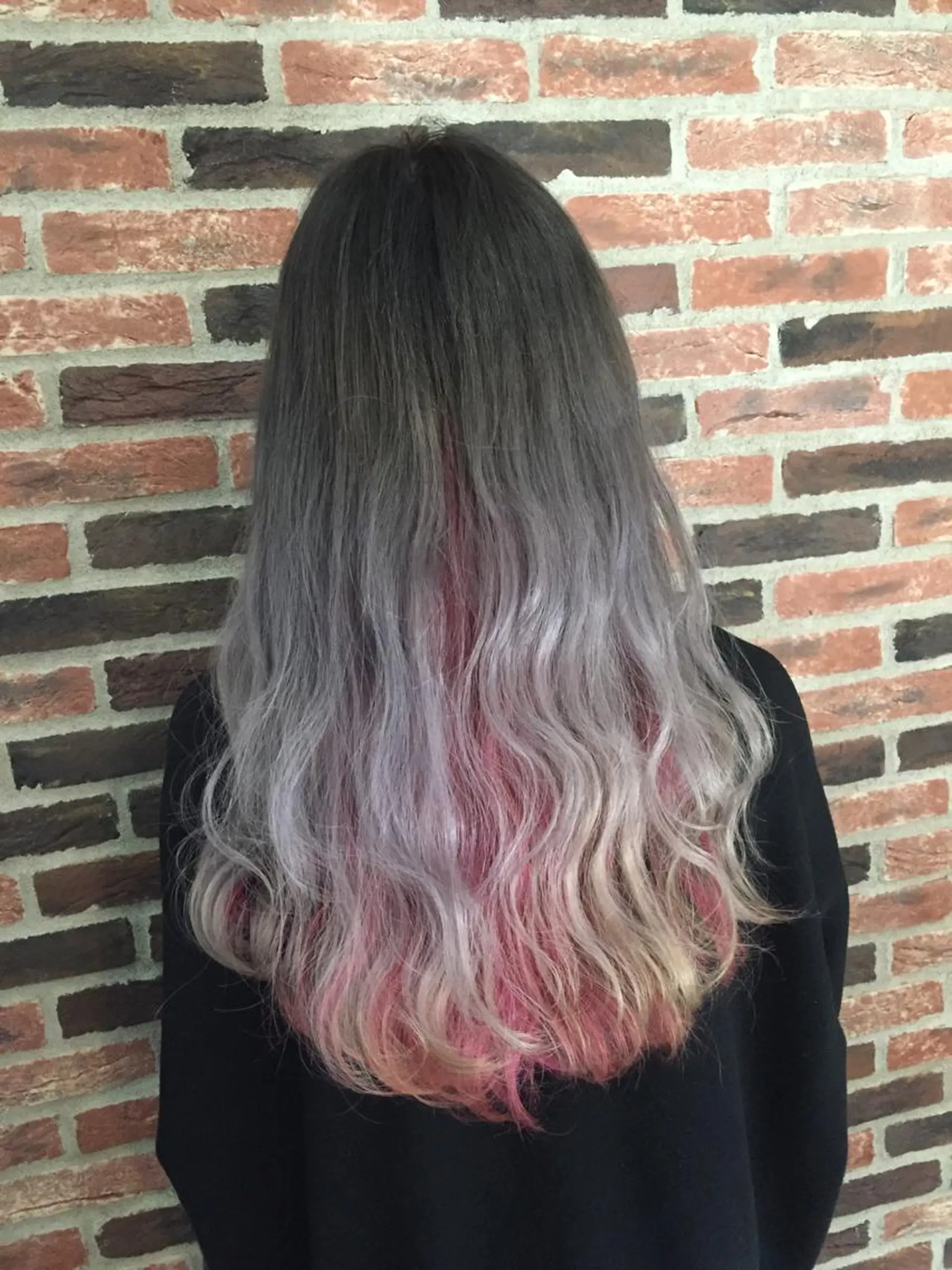 ミディアム セミロング ロング カラー アッシュ インナーカラー ピンクカラー シルバー ホワイトアッシュ Men's BIRTH by happiness 梅田中崎町店所属・メンズ特化美容師 カラー専門ぺーターのヘアスタイル