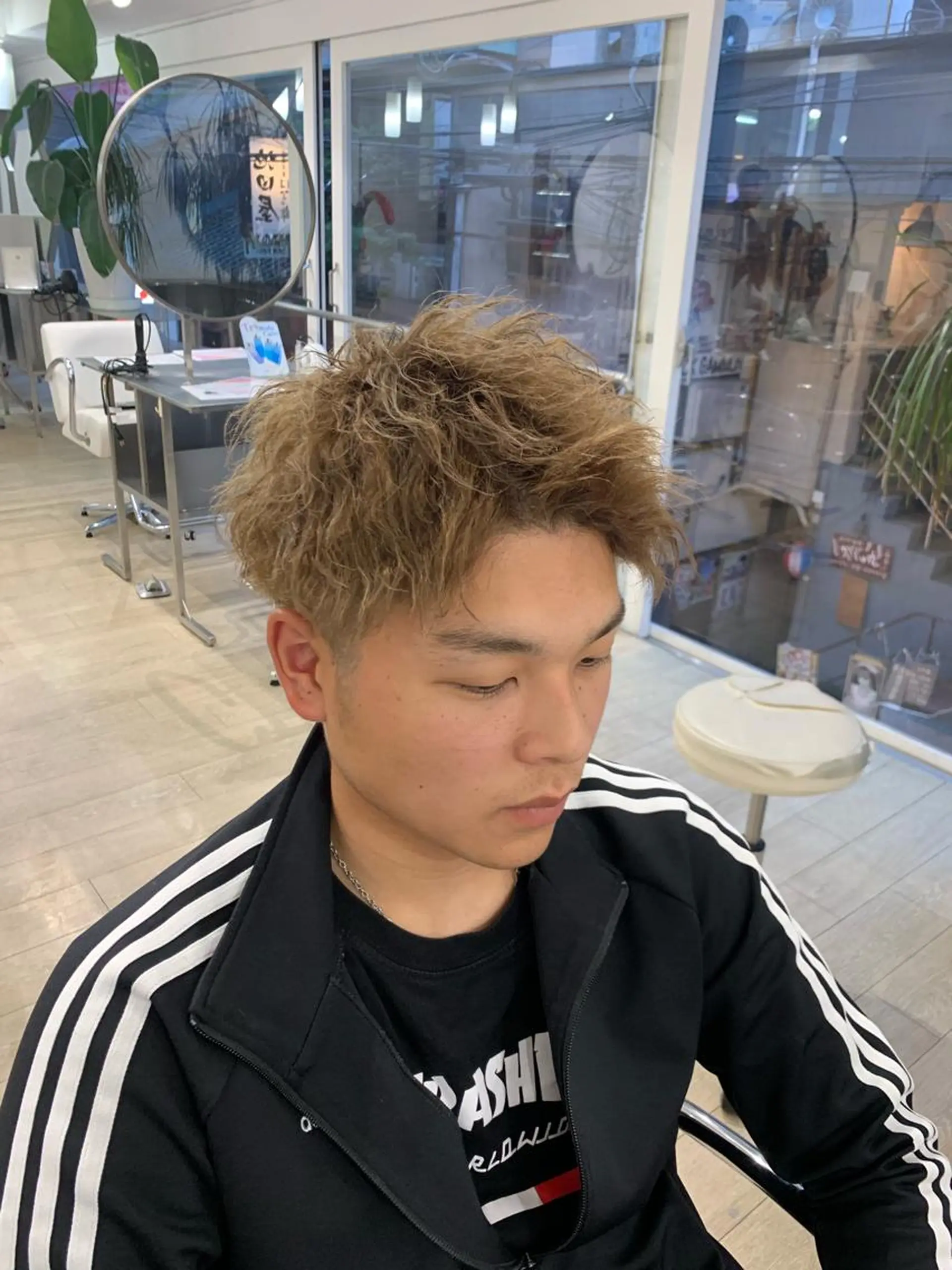 ショート メンズ カット パーマ 西村あきや トレンド韓国ヘアのヘアスタイル