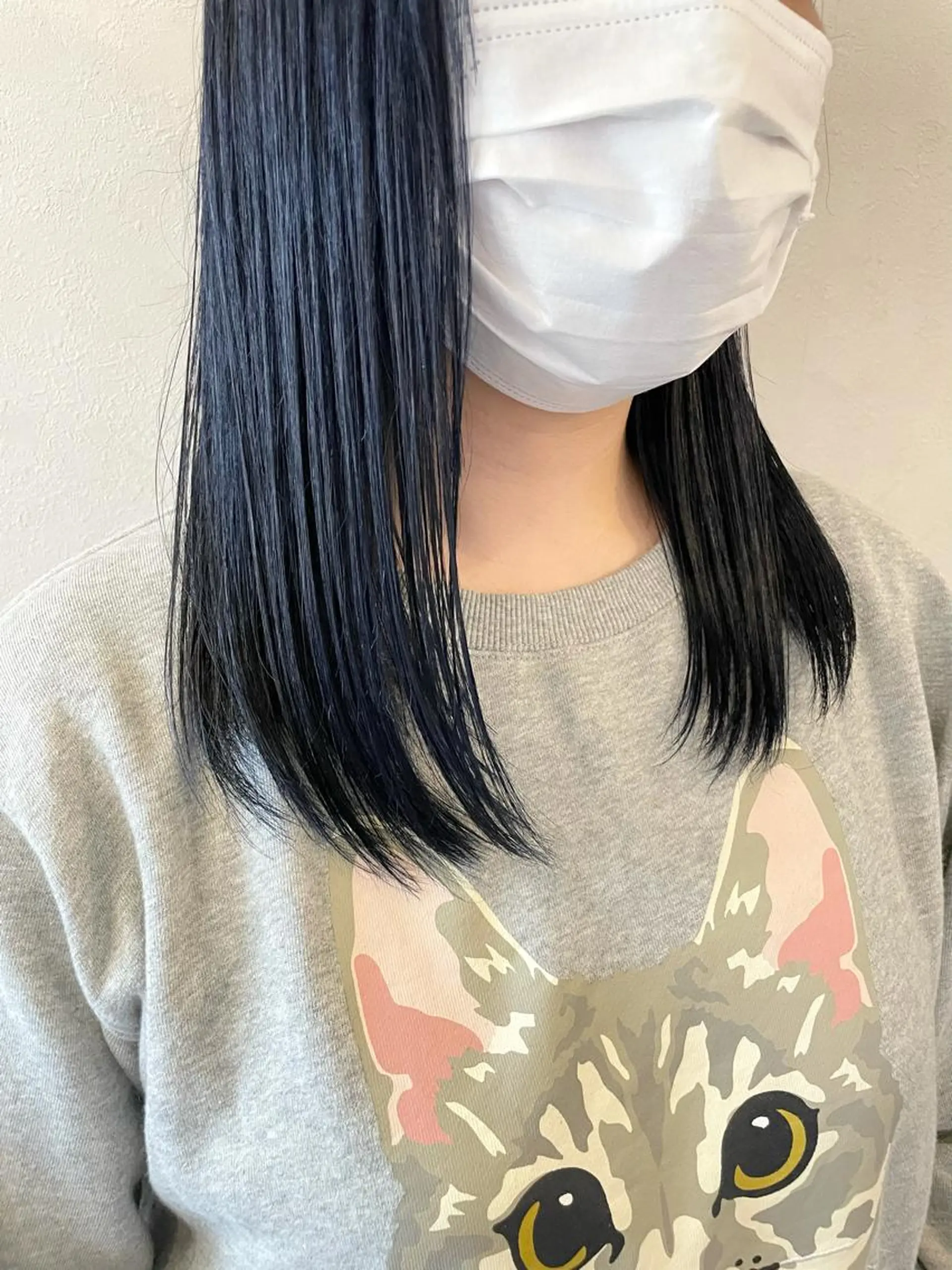 ミディアム カラー 黒髪 ブルーカラー ブルーブラック レイヤー/艶カラー 🫧守利のヘアスタイル