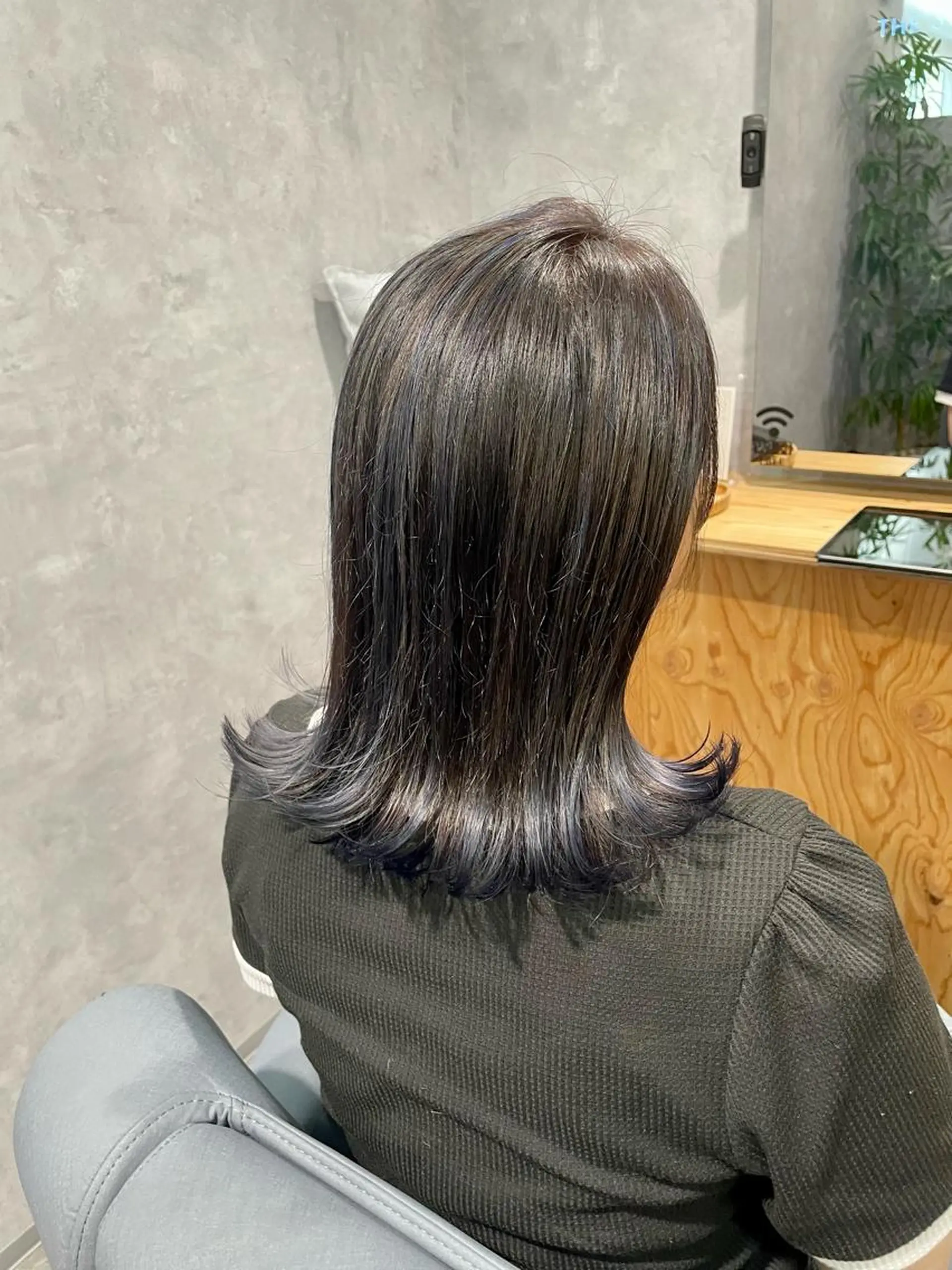 ミディアム カラー 黒岩 梨沙のヘアスタイル