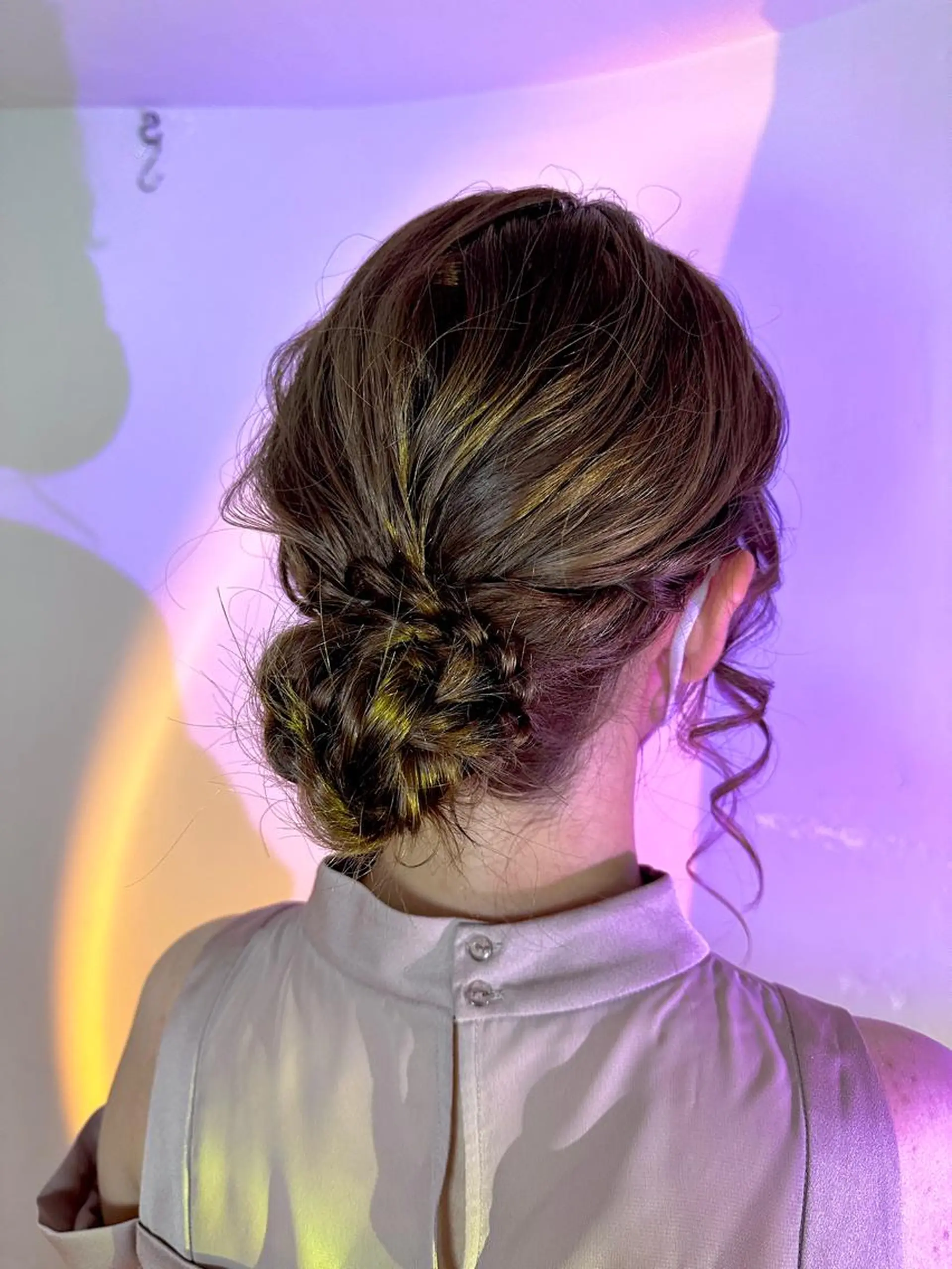 セミロング カラー パーマ ヘアアレンジ アイブロウ 推し活専用 【派手髪】飯野ゆかりのヘアスタイル