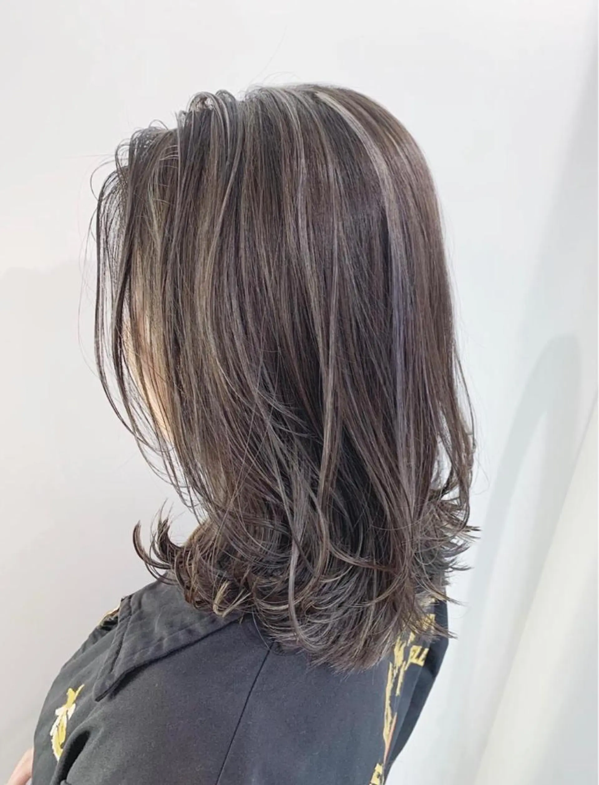 ミディアム ヘアカラー 🧨ブリーチー×ボブ レイヤー💎じゅえるのヘアスタイル