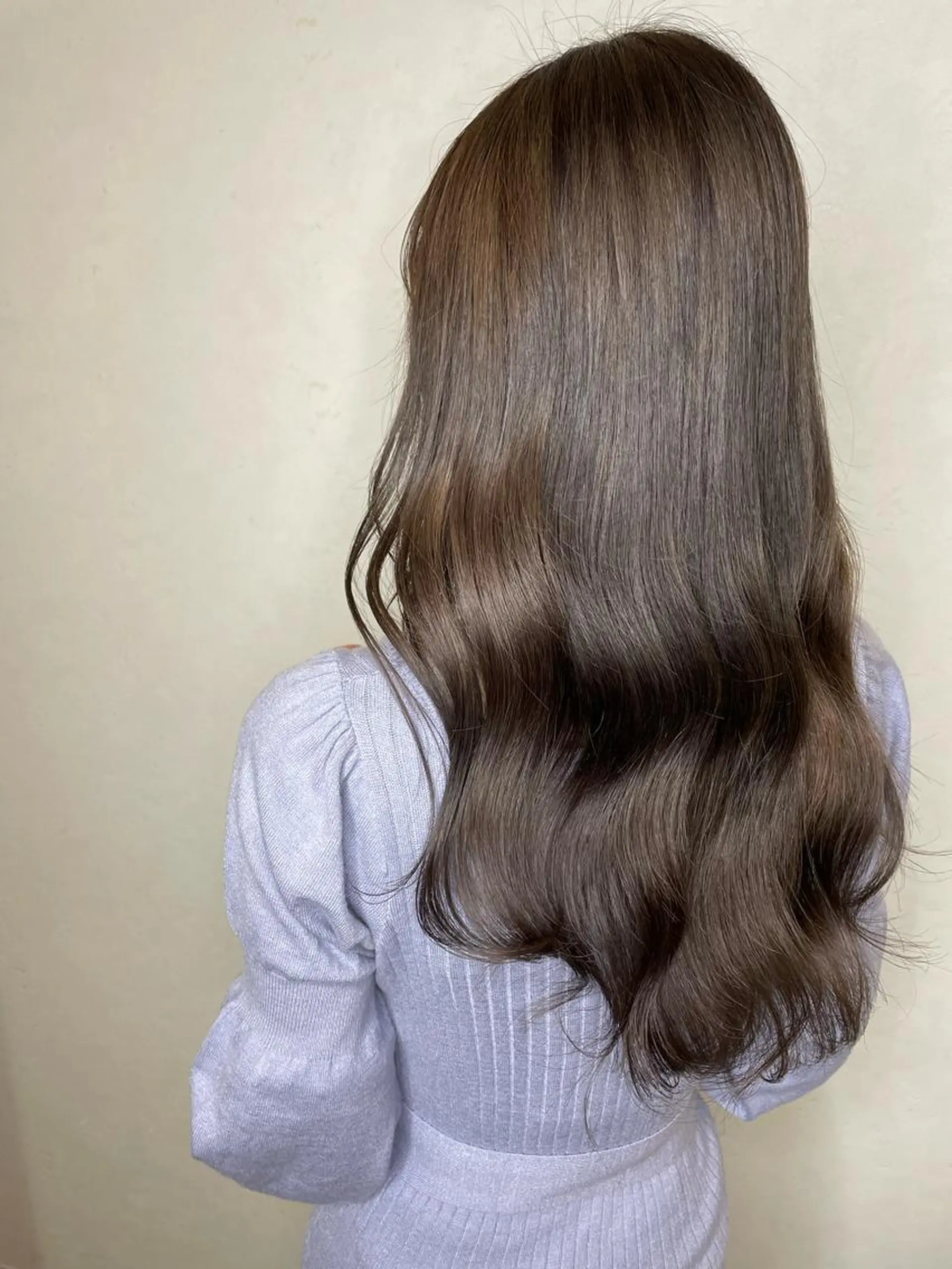 ロング カラー ベージュカラー 黒髪 ブリーチ ブルーカラー ブルーブラック カット ヘアカラー トリートメント オリーブカラー 特化　　kaiのヘアスタイル