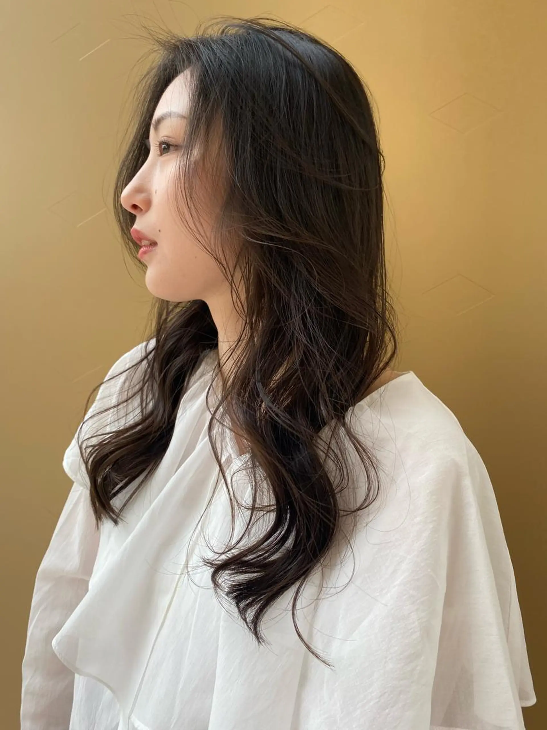 セミロング カラー ヘアアレンジ メンズ コテ巻き風パーマ 韓国風パーマ　無重力のヘアスタイル