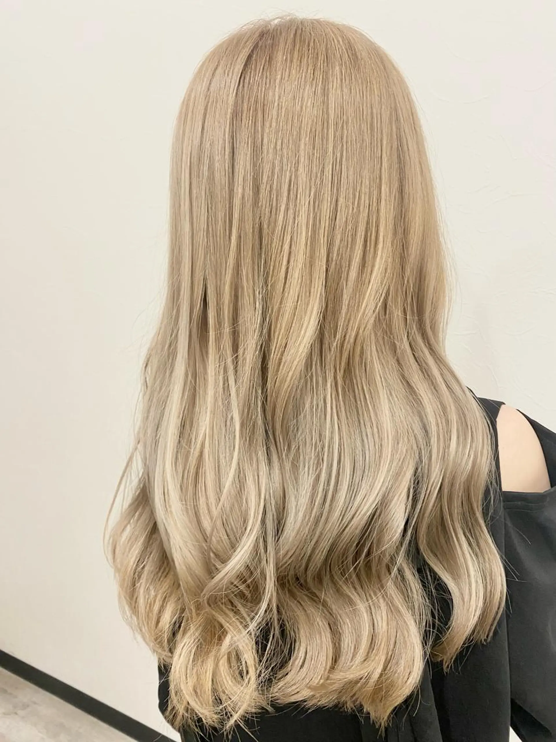 ロング カラー ベージュカラー ブリーチ ホワイトベージュ Asuka 🌈のヘアスタイル