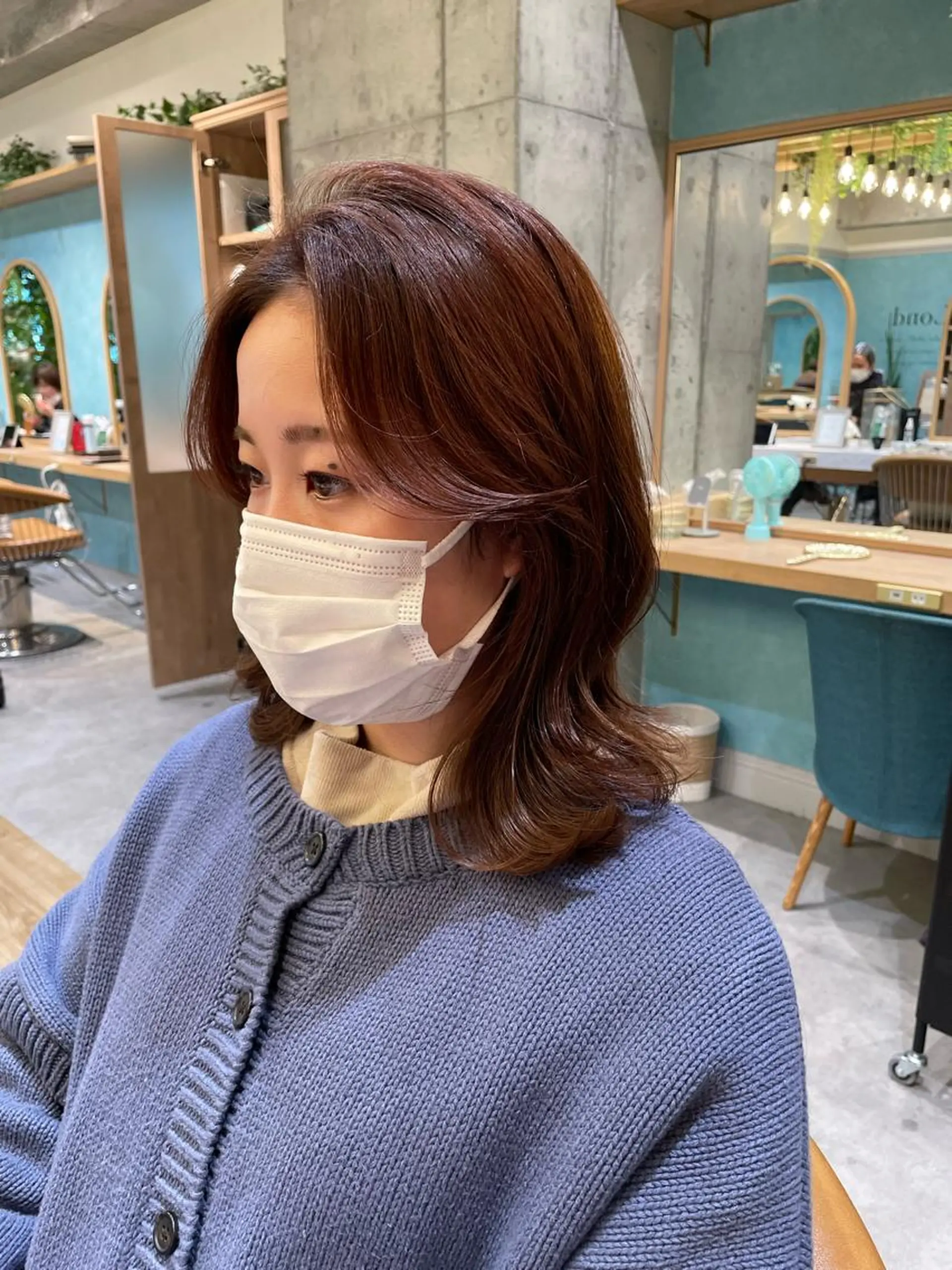 ミディアム カット ヘアカラー トリートメント 山本翔一郎 韓国顔周りレイヤーのヘアスタイル