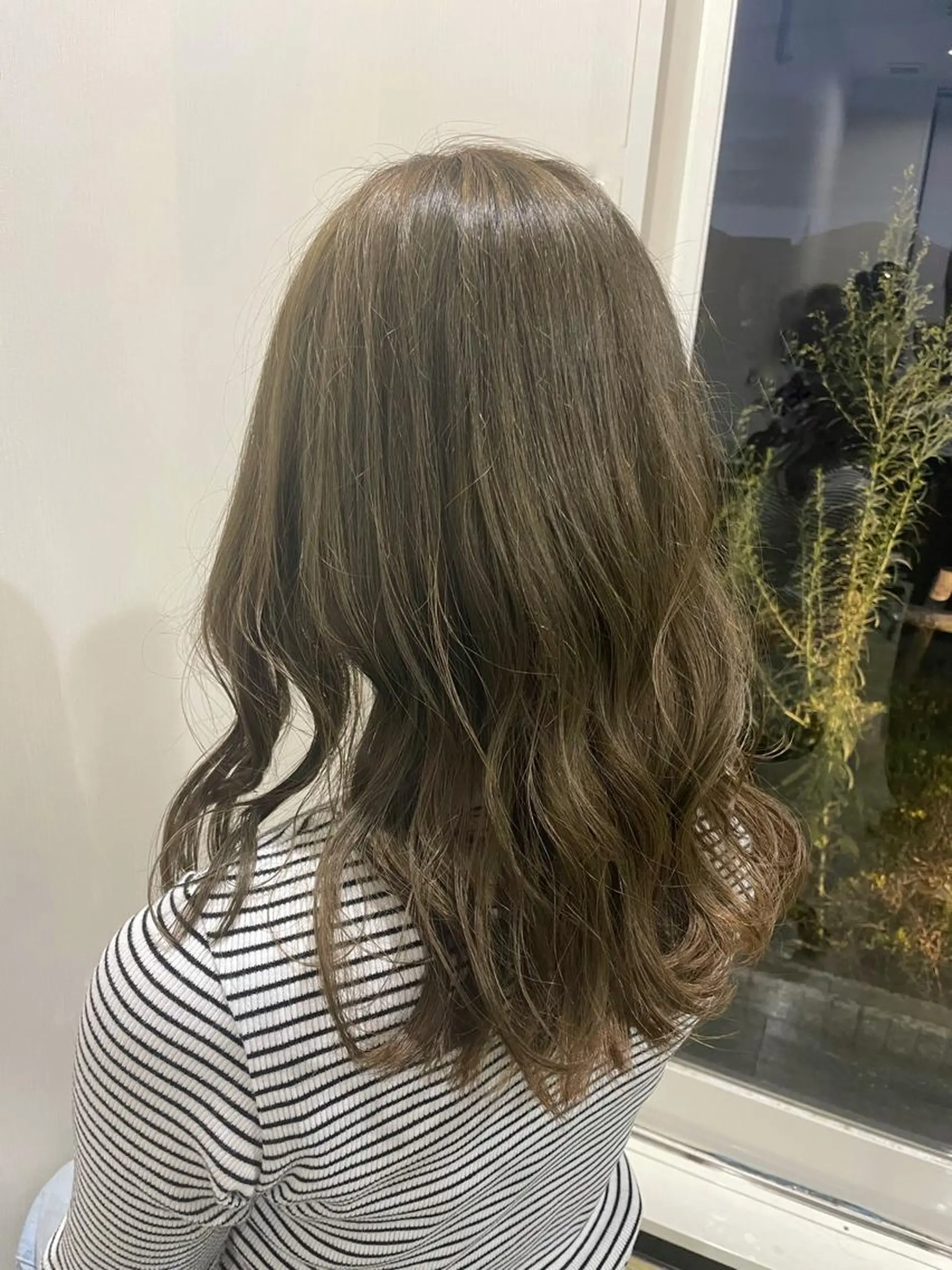 ミディアム カラー カット ヘアカラー トリートメント 岡本 沙帆のヘアスタイル