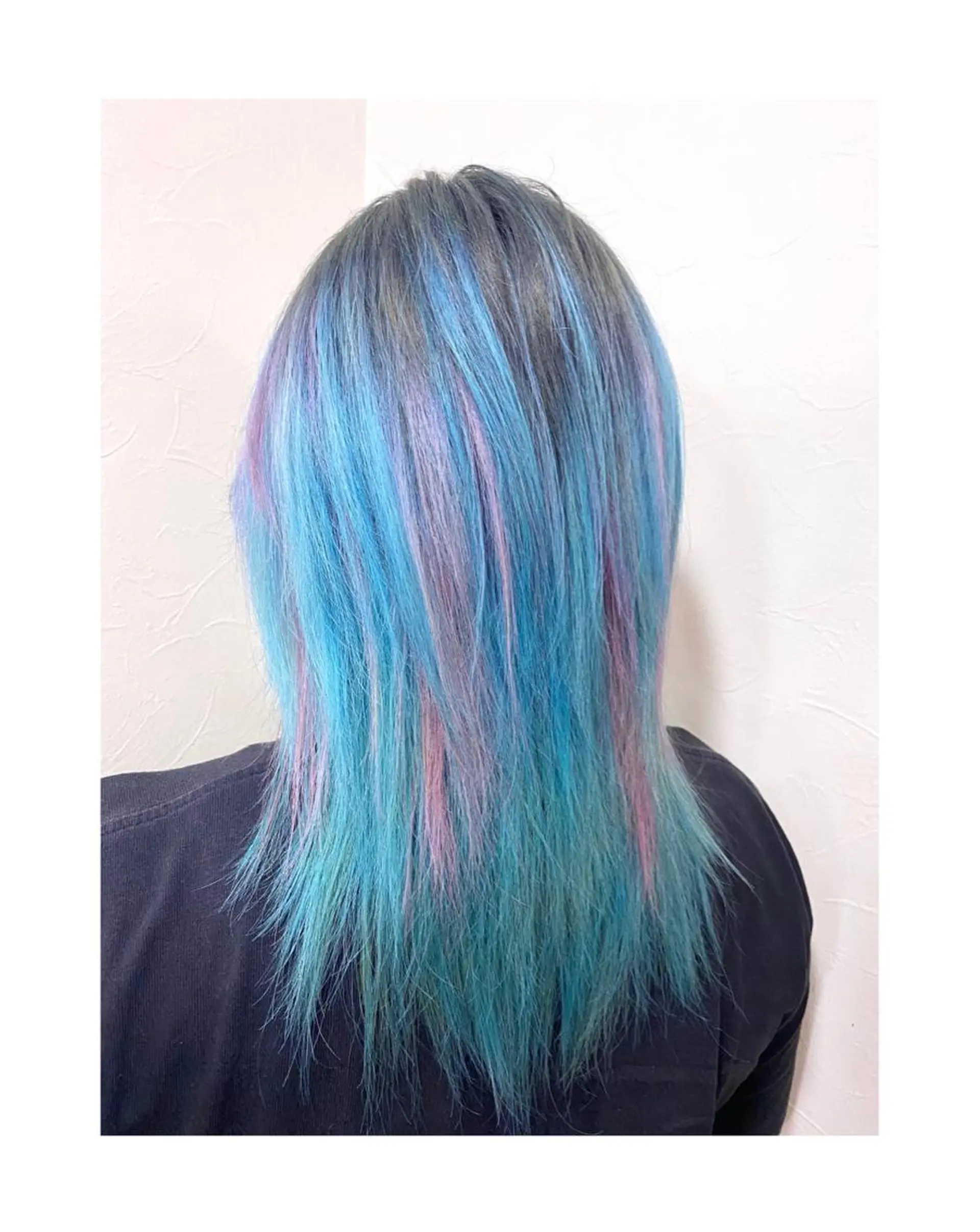 ミディアム カラー アクアカラー ブルーカラー メッシュ ピンクカラー ウルフカット ヘアカラー GARU-ガル-所属・TSUNO🦖 派手髪/オタク美容師のヘアスタイル